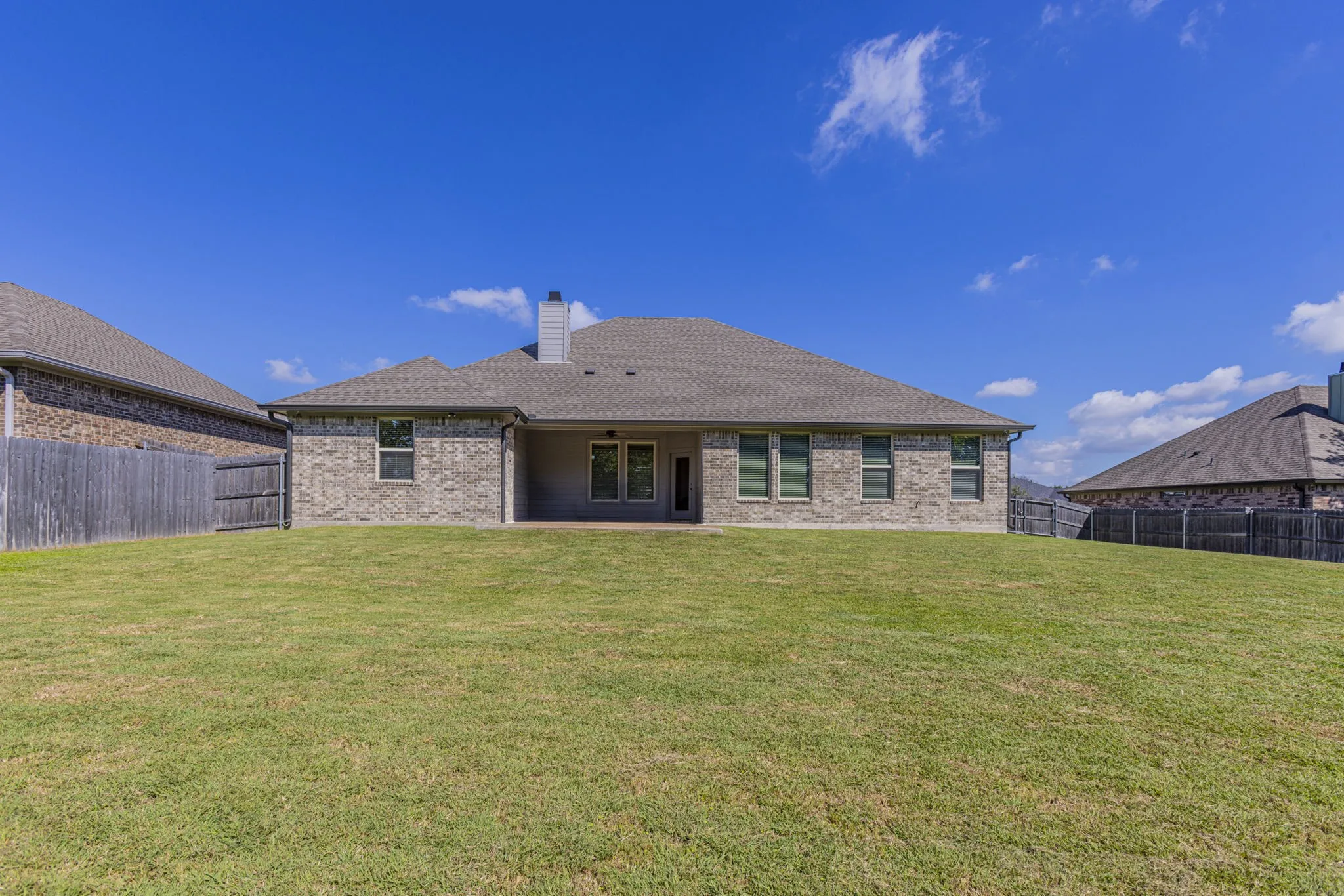 Single Family Residence For Sale in Mc Lennan County , 233 Fox Run Lane, Robinson, Texas 76706, 4 Bedroom, 3 Bathroom, 2 Garage spaces, 2,595 Sqft, built in 2022, Preowned, mls#21248900, Real Estate Agent in Robinson, Homes For Sale in Mc Lennan county, Homes For Sale in Robinson, Realtor in Robinson Texas, Real Estate Brokerage Independent Realty Texas, Luminita Cordes Realtor