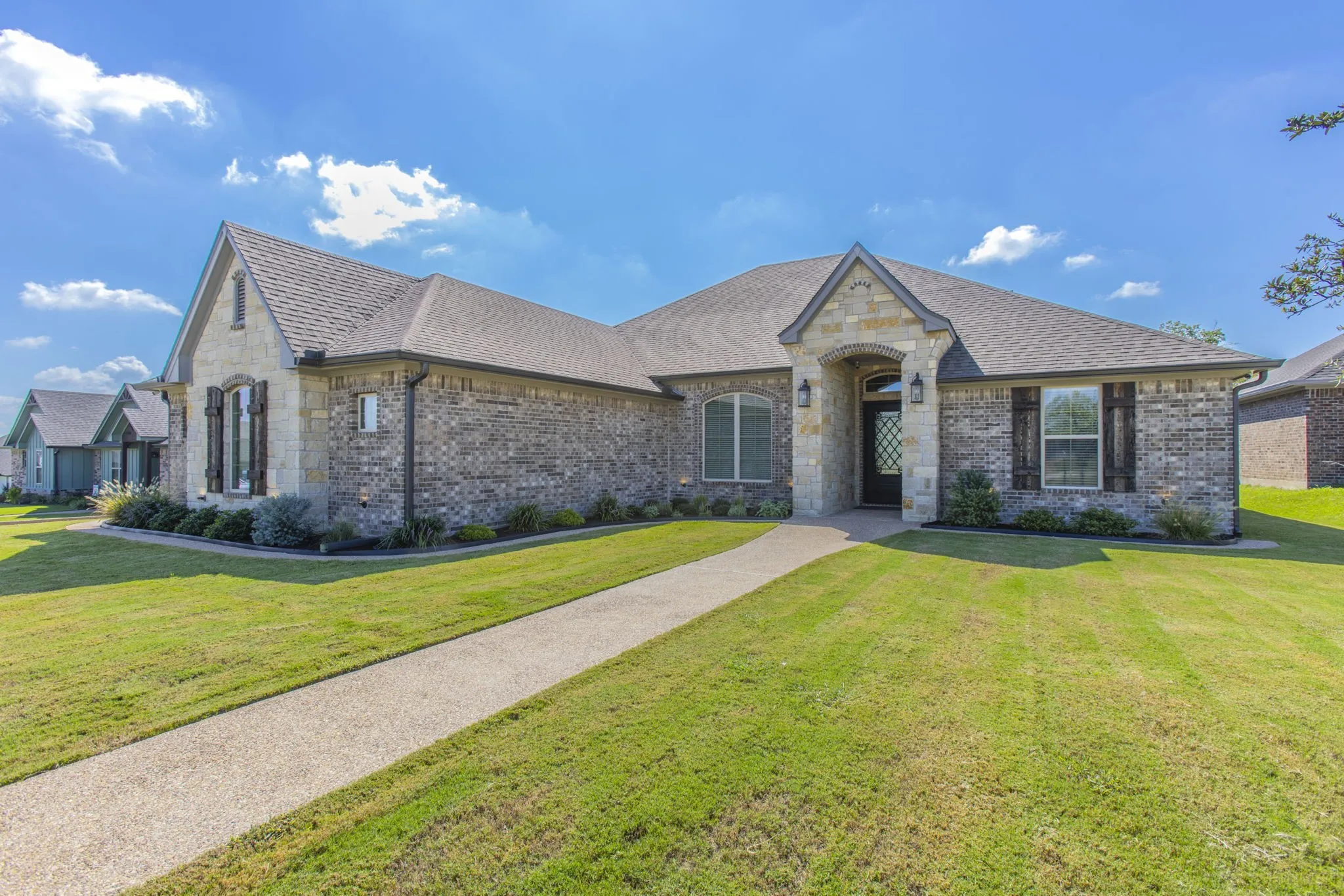 Single Family Residence For Sale in Mc Lennan County , 233 Fox Run Lane, Robinson, Texas 76706, 4 Bedroom, 3 Bathroom, 2 Garage spaces, 2,595 Sqft, built in 2022, Preowned, mls#21248900, Real Estate Agent in Robinson, Homes For Sale in Mc Lennan county, Homes For Sale in Robinson, Realtor in Robinson Texas, Real Estate Brokerage Independent Realty Texas, Luminita Cordes Realtor