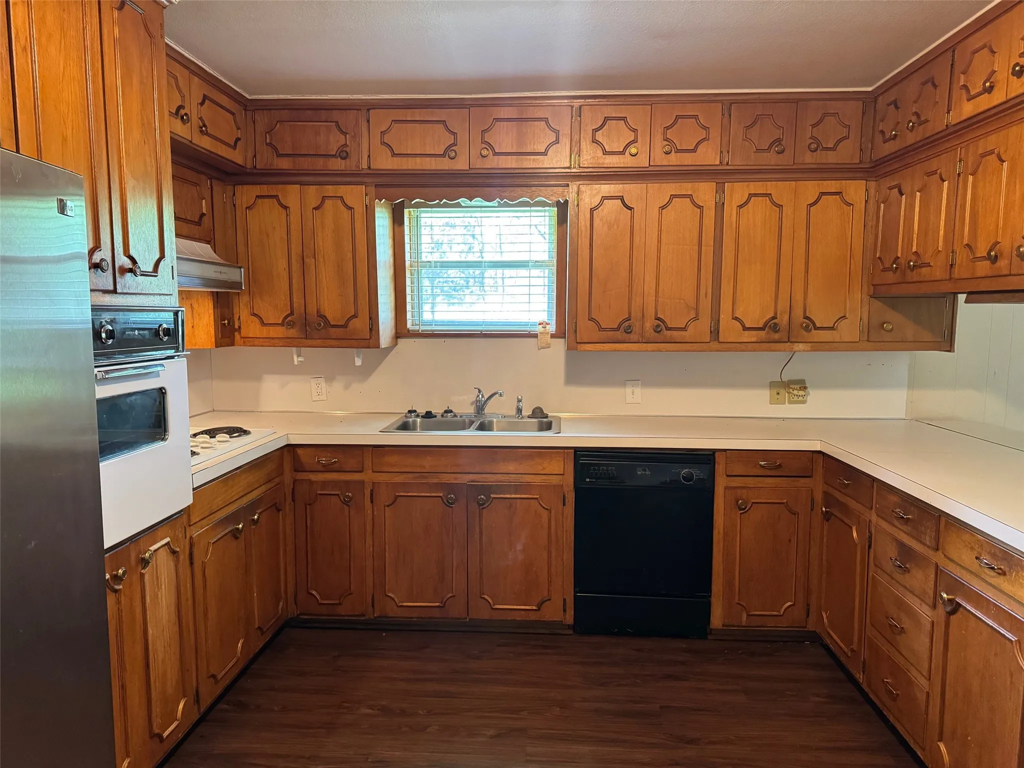 Single Family Residence For Sale in Henderson County , 621 French Street, Trinidad, Texas 75163, 3 Bedrooms, 2 Bathrooms, Garage spaces, 1,716 Sqft, built in 1960, Price $189,000, mls#21247881, Real Estate Agent in Trinidad, Homes For Sale in Henderson county, Homes For Sale in Trinidad, Realtor in Trinidad Texas, Real Estate Brokerage Independent Realty Texas, Luminita Cordes Realtor