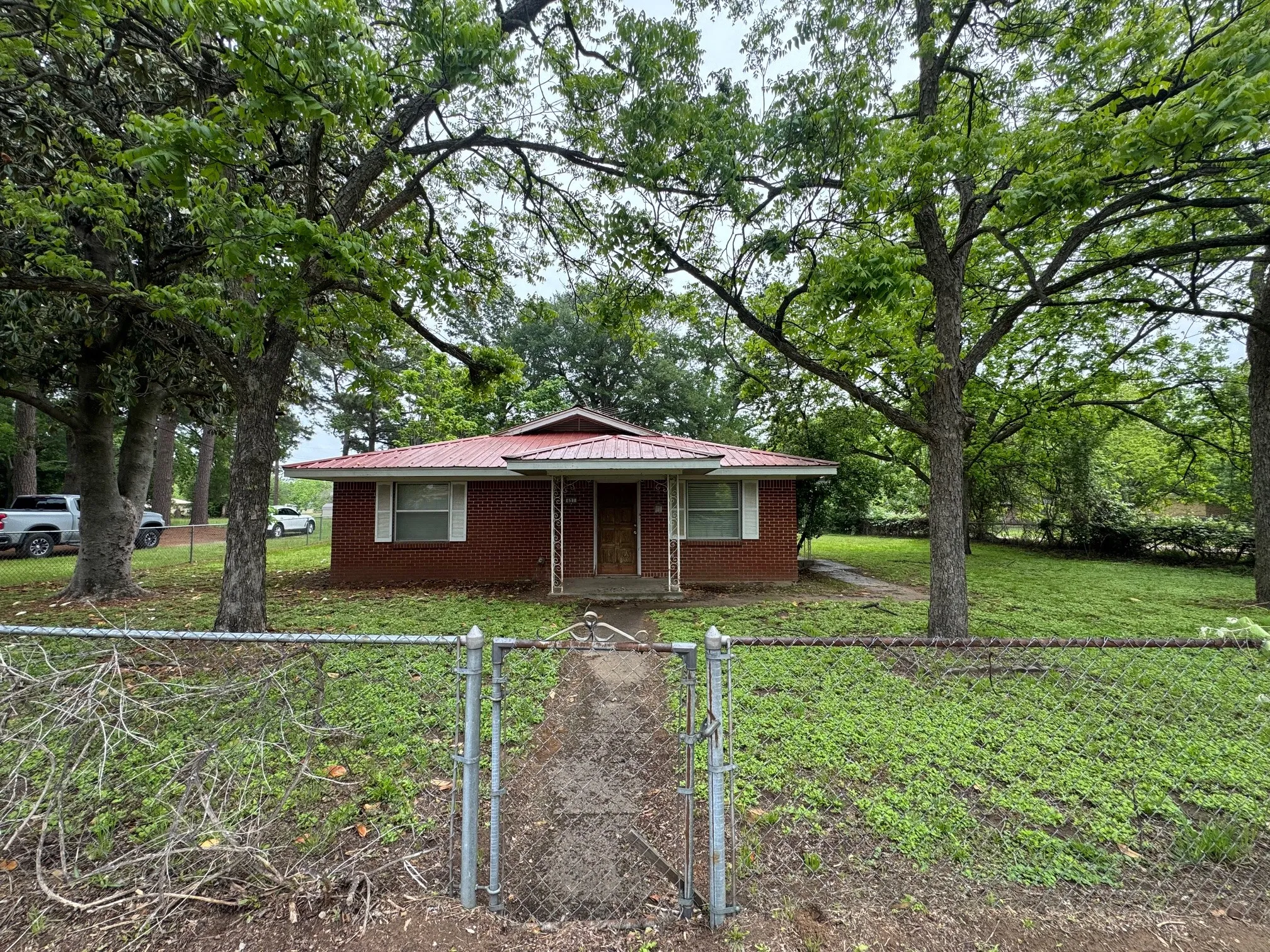 Single Family Residence For Sale in Henderson County , 621 French Street, Trinidad, Texas 75163, 3 Bedrooms, 2 Bathrooms, Garage spaces, 1,716 Sqft, built in 1960, Price $189,000, mls#21247881, Real Estate Agent in Trinidad, Homes For Sale in Henderson county, Homes For Sale in Trinidad, Realtor in Trinidad Texas, Real Estate Brokerage Independent Realty Texas, Luminita Cordes Realtor