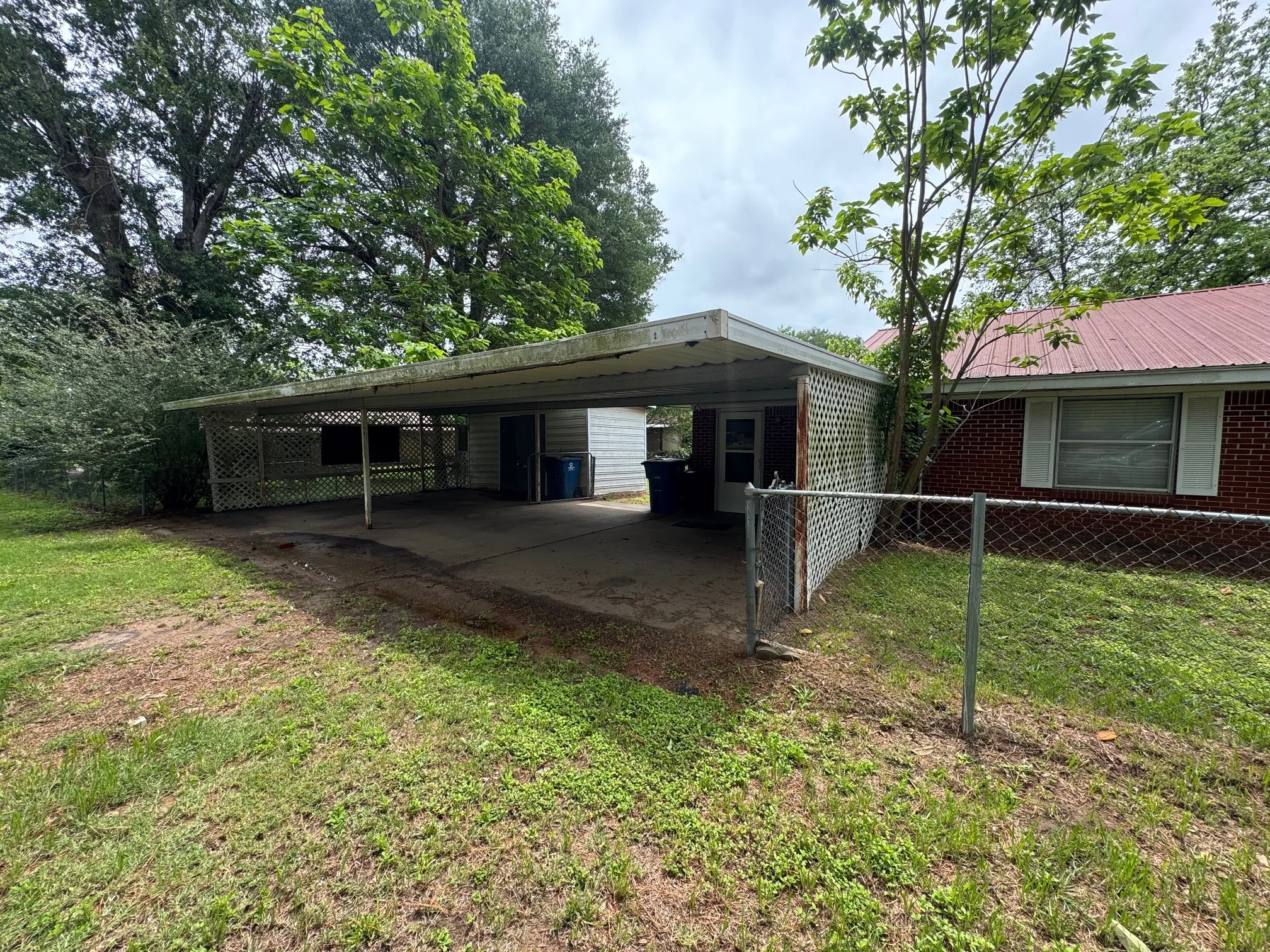 Single Family Residence For Sale in Henderson County , 621 French Street, Trinidad, Texas 75163, 3 Bedrooms, 2 Bathrooms, Garage spaces, 1,716 Sqft, built in 1960, Price $189,000, mls#21247881, Real Estate Agent in Trinidad, Homes For Sale in Henderson county, Homes For Sale in Trinidad, Realtor in Trinidad Texas, Real Estate Brokerage Independent Realty Texas, Luminita Cordes Realtor