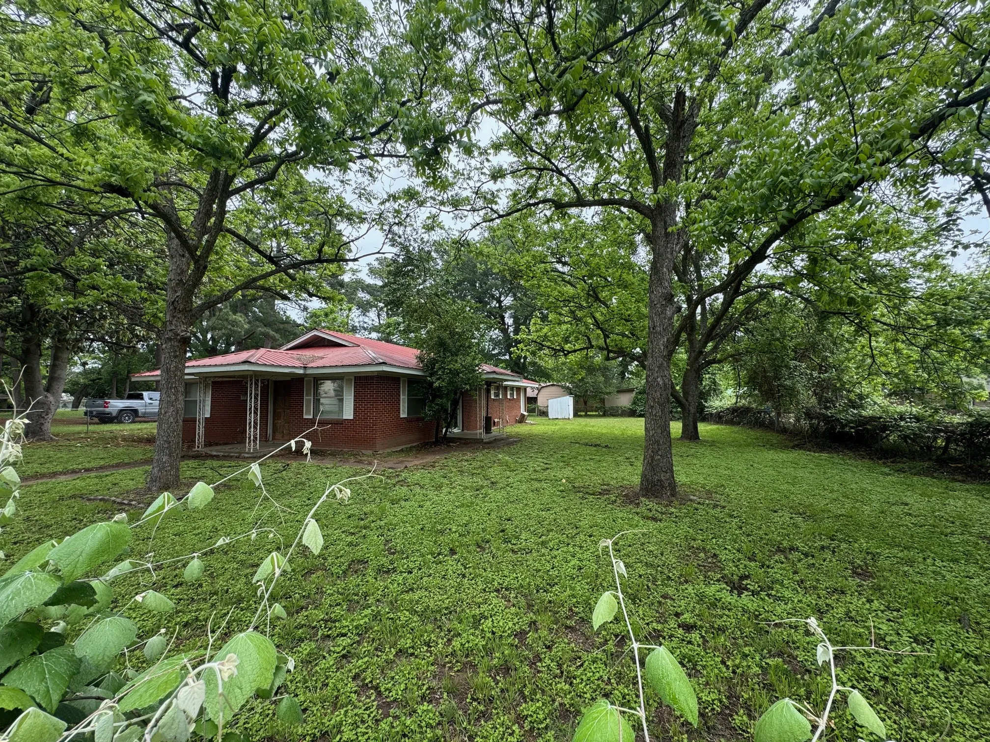 Single Family Residence For Sale in Henderson County , 621 French Street, Trinidad, Texas 75163, 3 Bedrooms, 2 Bathrooms, Garage spaces, 1,716 Sqft, built in 1960, Price $189,000, mls#21247881, Real Estate Agent in Trinidad, Homes For Sale in Henderson county, Homes For Sale in Trinidad, Realtor in Trinidad Texas, Real Estate Brokerage Independent Realty Texas, Luminita Cordes Realtor