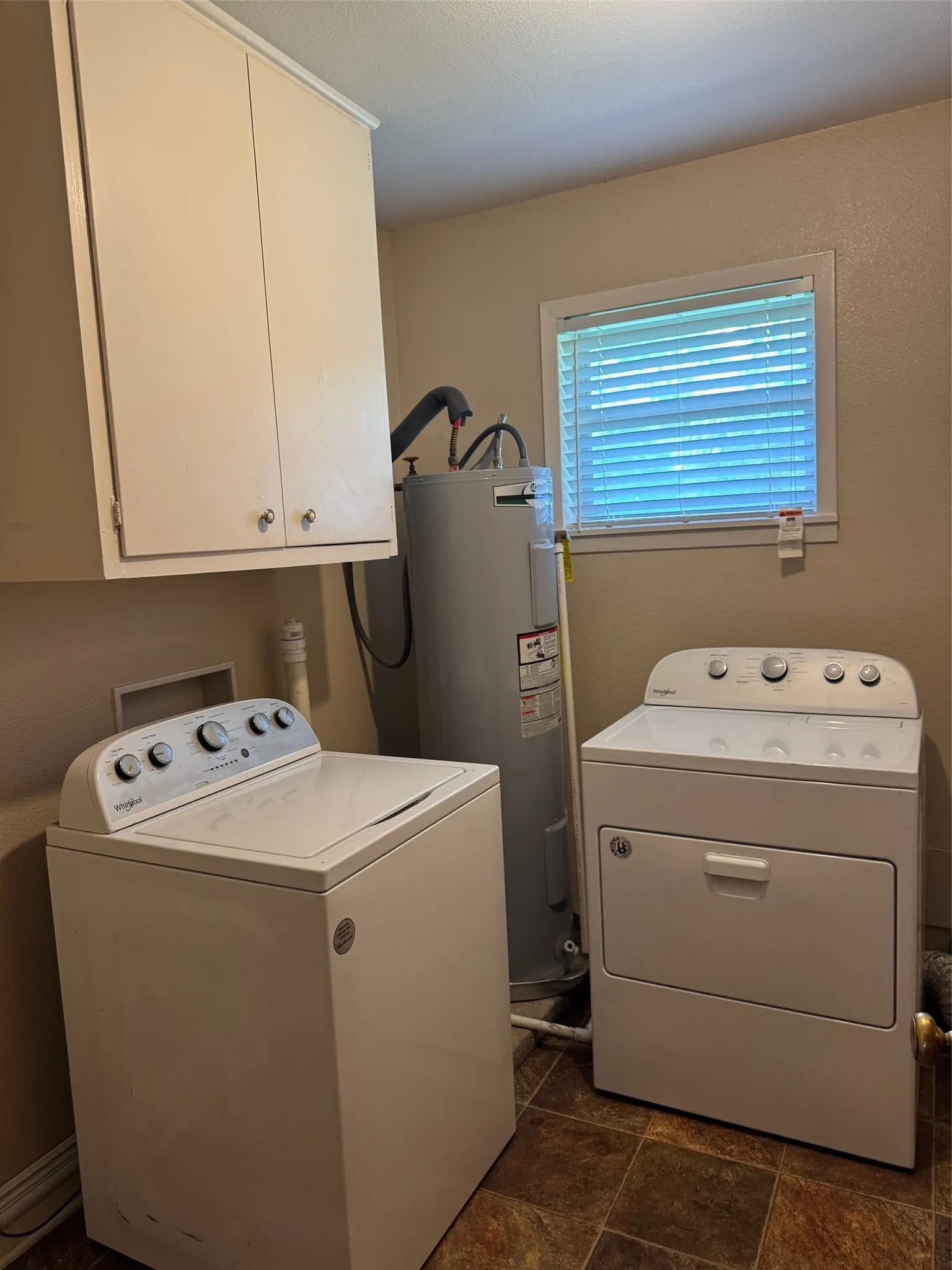 Single Family Residence For Sale in Henderson County , 621 French Street, Trinidad, Texas 75163, 3 Bedrooms, 2 Bathrooms, Garage spaces, 1,716 Sqft, built in 1960, Price $189,000, mls#21247881, Real Estate Agent in Trinidad, Homes For Sale in Henderson county, Homes For Sale in Trinidad, Realtor in Trinidad Texas, Real Estate Brokerage Independent Realty Texas, Luminita Cordes Realtor