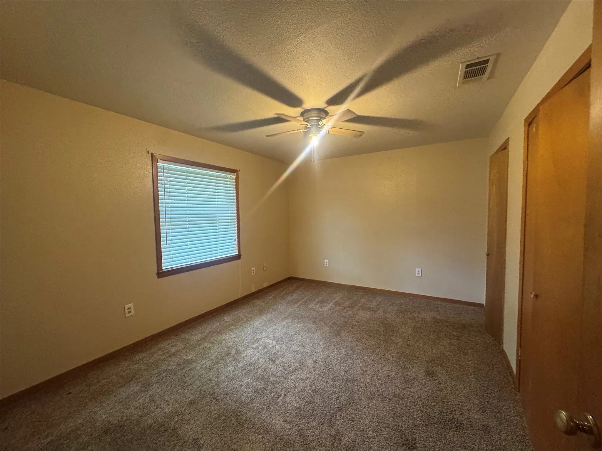 Single Family Residence For Sale in Henderson County , 621 French Street, Trinidad, Texas 75163, 3 Bedrooms, 2 Bathrooms, Garage spaces, 1,716 Sqft, built in 1960, Price $189,000, mls#21247881, Real Estate Agent in Trinidad, Homes For Sale in Henderson county, Homes For Sale in Trinidad, Realtor in Trinidad Texas, Real Estate Brokerage Independent Realty Texas, Luminita Cordes Realtor