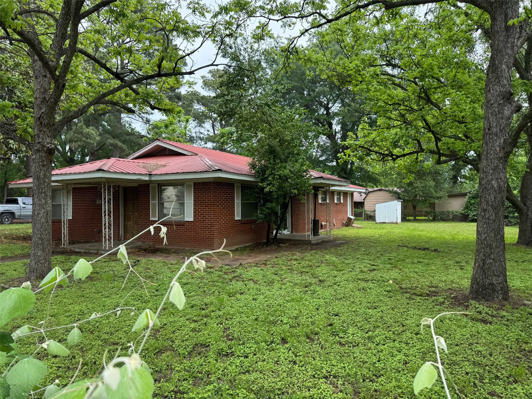 Single Family Residence For Sale in Henderson County , 621 French Street, Trinidad, Texas 75163, 3 Bedrooms, 2 Bathrooms, Garage spaces, 1,716 Sqft, built in 1960, Price $189,000, mls#21247881, Real Estate Agent in Trinidad, Homes For Sale in Henderson county, Homes For Sale in Trinidad, Realtor in Trinidad Texas, Real Estate Brokerage Independent Realty Texas, Luminita Cordes Realtor