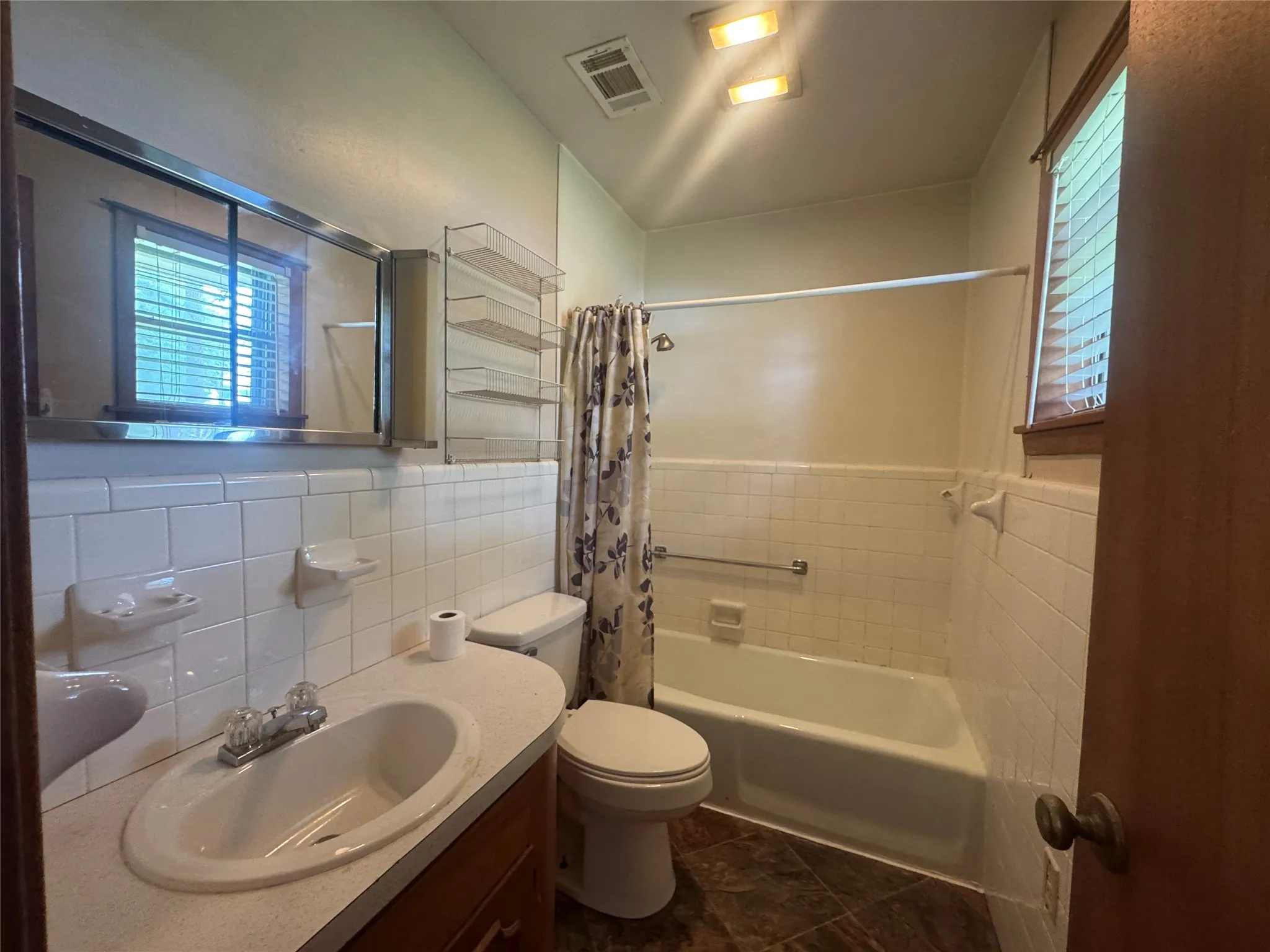 Single Family Residence For Sale in Henderson County , 621 French Street, Trinidad, Texas 75163, 3 Bedrooms, 2 Bathrooms, Garage spaces, 1,716 Sqft, built in 1960, Price $189,000, mls#21247881, Real Estate Agent in Trinidad, Homes For Sale in Henderson county, Homes For Sale in Trinidad, Realtor in Trinidad Texas, Real Estate Brokerage Independent Realty Texas, Luminita Cordes Realtor
