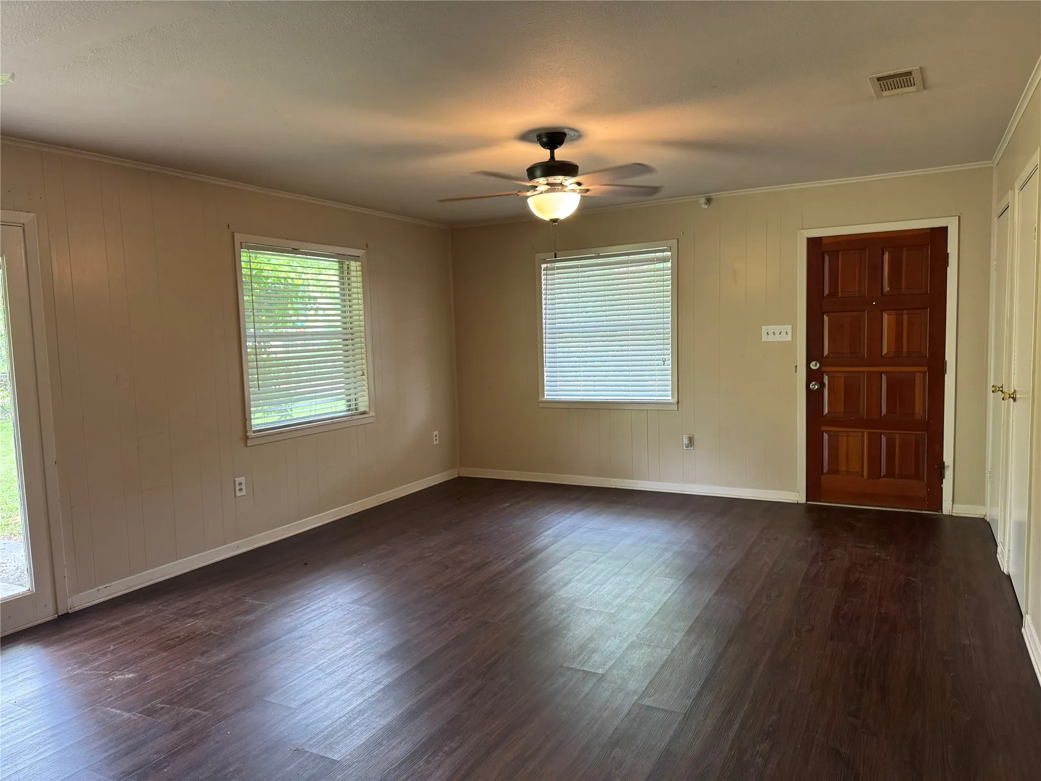 Single Family Residence For Sale in Henderson County , 621 French Street, Trinidad, Texas 75163, 3 Bedrooms, 2 Bathrooms, Garage spaces, 1,716 Sqft, built in 1960, Price $189,000, mls#21247881, Real Estate Agent in Trinidad, Homes For Sale in Henderson county, Homes For Sale in Trinidad, Realtor in Trinidad Texas, Real Estate Brokerage Independent Realty Texas, Luminita Cordes Realtor