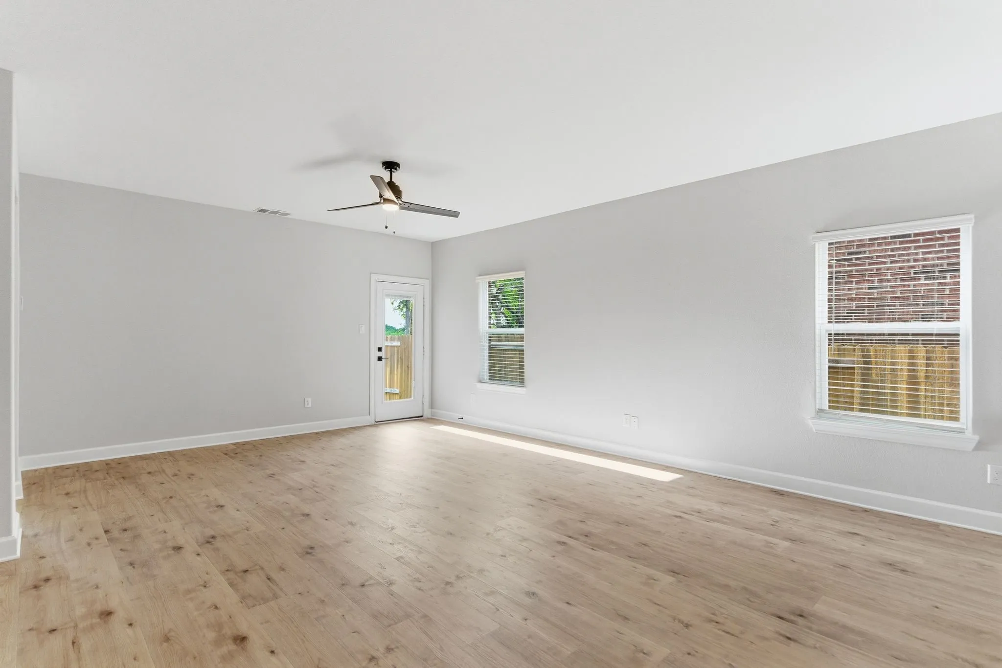 Single Family Residence For Sale in Collin County , 1308 Windermere Way, Princeton, Texas 75407, 5 Bedroom, 3 Bathroom, 2 Garage spaces, 2,533 Sqft, built in 2022, mls#21249073, Real Estate Agent in Princeton, Homes For Sale in Collin county, Homes For Sale in Princeton, Realtor in Princeton Texas, Real Estate Brokerage Independent Realty Texas, Luminita Cordes Realtor