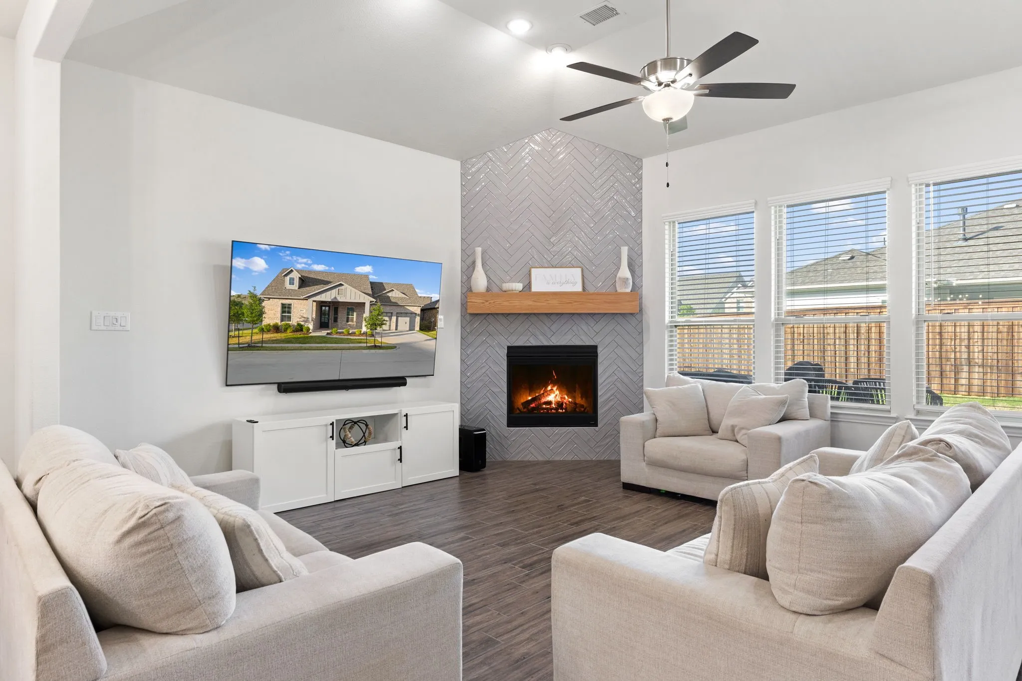 Single Family Residence For Sale in Dallas County , 8808 Royal Star Road, Rowlett, Texas 75089, 4 Bedroom, 3 Bathroom, 2 Garage spaces, 2,732 Sqft, built in 2022, mls#21246451, Real Estate Agent in Rowlett, Homes For Sale in Dallas county, Homes For Sale in Rowlett, Realtor in Rowlett Texas, Real Estate Brokerage Independent Realty Texas, Luminita Cordes Realtor