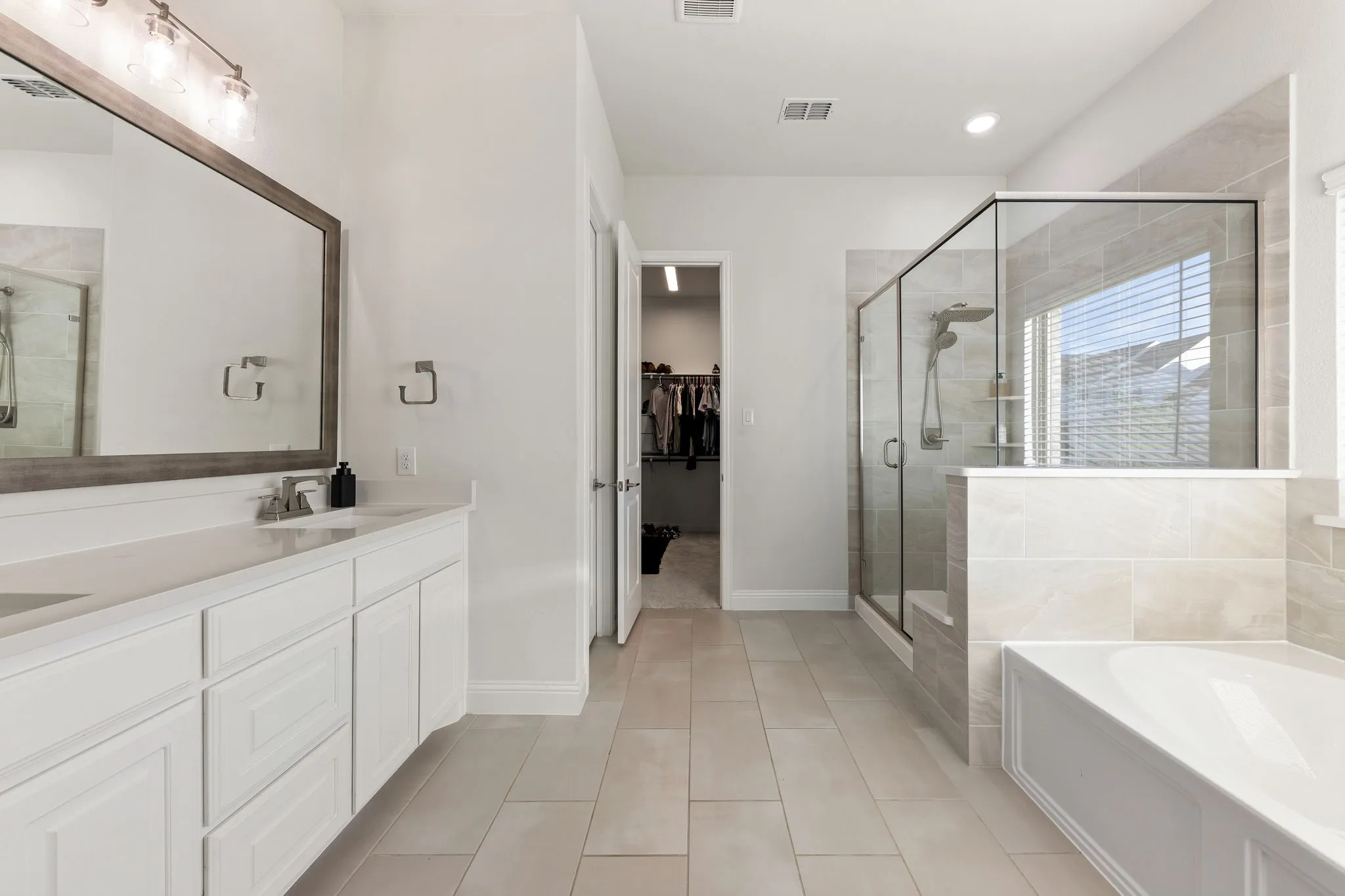 Single Family Residence For Sale in Dallas County , 8808 Royal Star Road, Rowlett, Texas 75089, 4 Bedroom, 3 Bathroom, 2 Garage spaces, 2,732 Sqft, built in 2022, mls#21246451, Real Estate Agent in Rowlett, Homes For Sale in Dallas county, Homes For Sale in Rowlett, Realtor in Rowlett Texas, Real Estate Brokerage Independent Realty Texas, Luminita Cordes Realtor