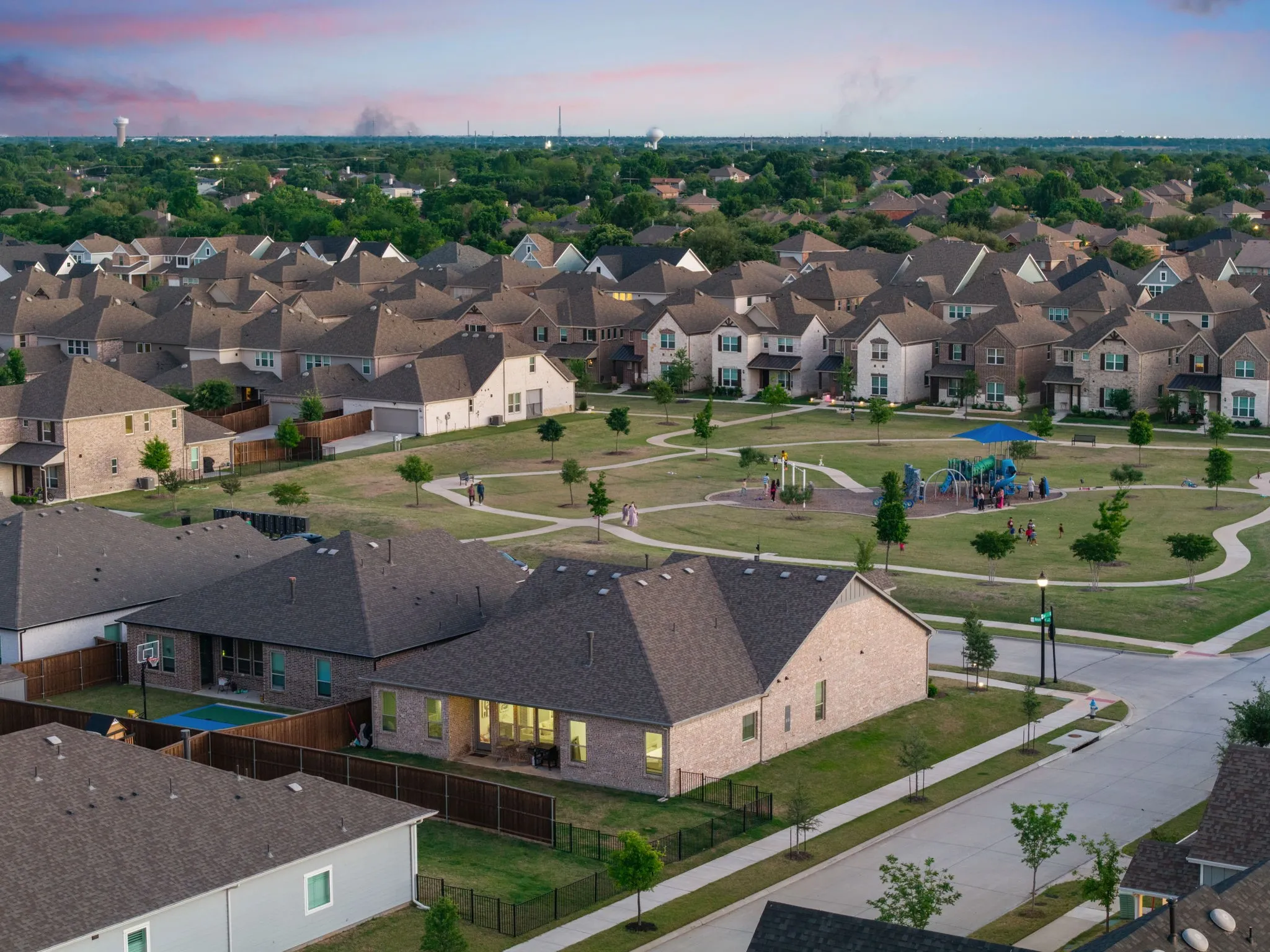 Single Family Residence For Sale in Dallas County , 8808 Royal Star Road, Rowlett, Texas 75089, 4 Bedroom, 3 Bathroom, 2 Garage spaces, 2,732 Sqft, built in 2022, mls#21246451, Real Estate Agent in Rowlett, Homes For Sale in Dallas county, Homes For Sale in Rowlett, Realtor in Rowlett Texas, Real Estate Brokerage Independent Realty Texas, Luminita Cordes Realtor