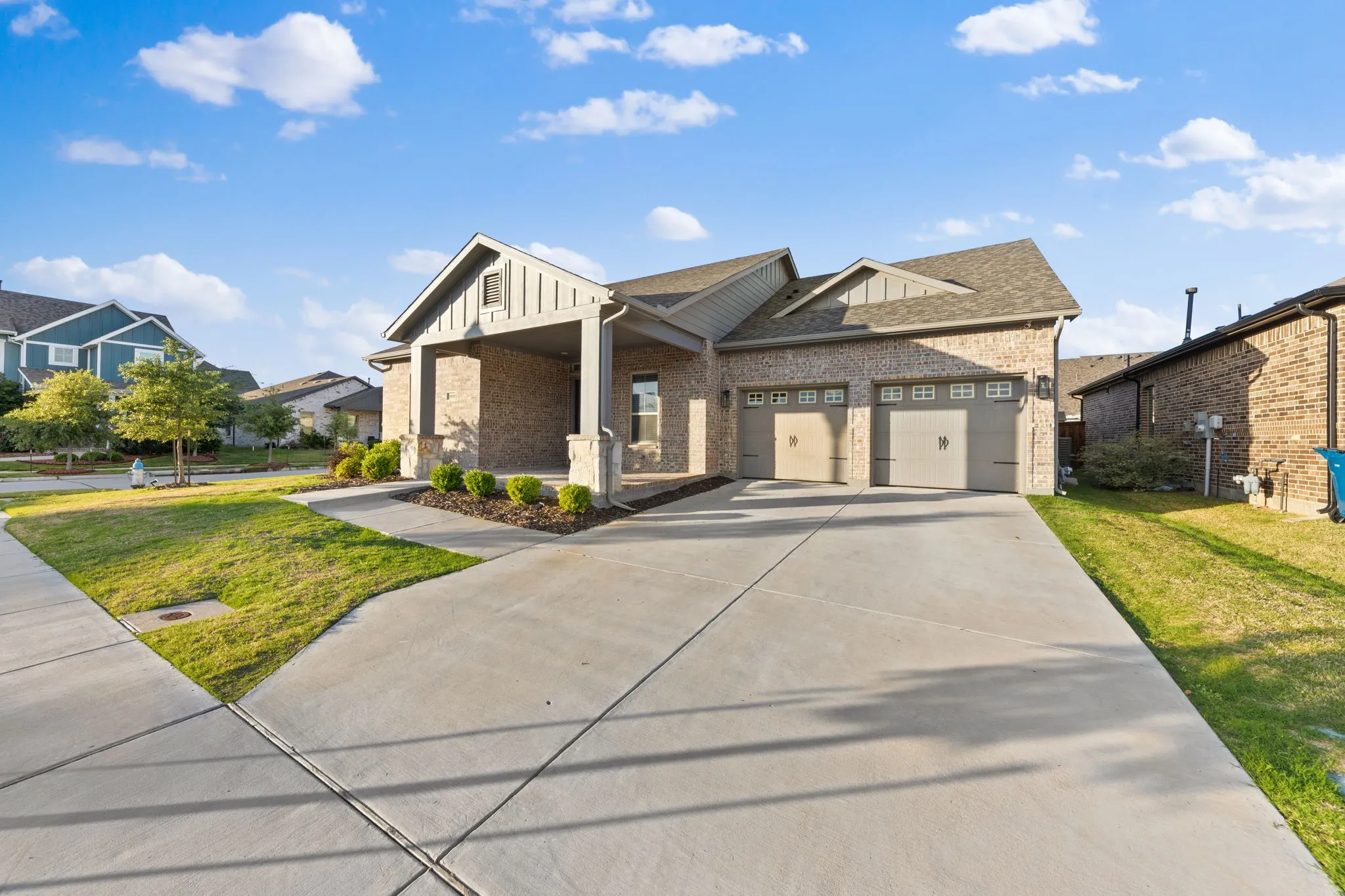 Single Family Residence For Sale in Dallas County , 8808 Royal Star Road, Rowlett, Texas 75089, 4 Bedroom, 3 Bathroom, 2 Garage spaces, 2,732 Sqft, built in 2022, mls#21246451, Real Estate Agent in Rowlett, Homes For Sale in Dallas county, Homes For Sale in Rowlett, Realtor in Rowlett Texas, Real Estate Brokerage Independent Realty Texas, Luminita Cordes Realtor