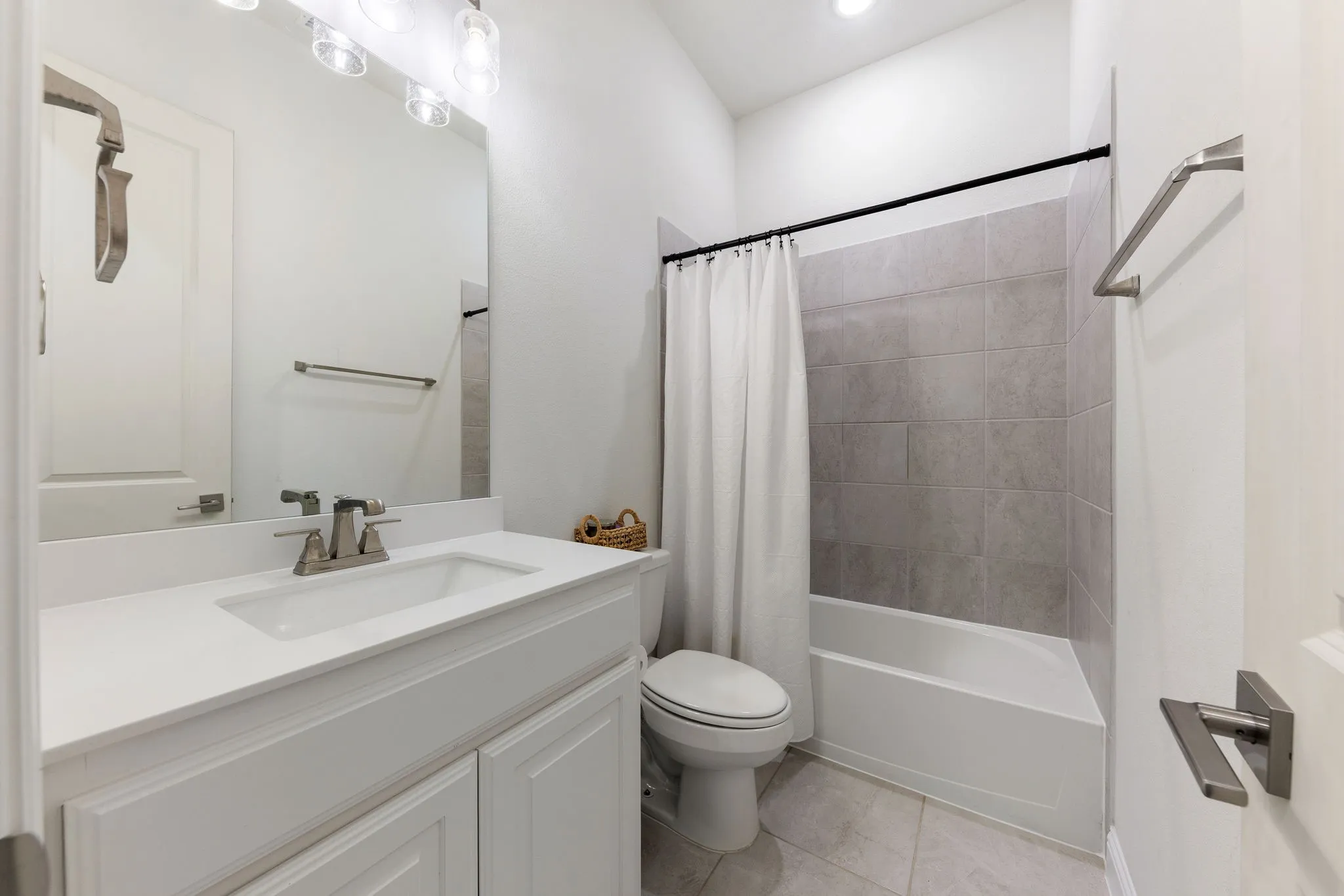 Single Family Residence For Sale in Dallas County , 8808 Royal Star Road, Rowlett, Texas 75089, 4 Bedroom, 3 Bathroom, 2 Garage spaces, 2,732 Sqft, built in 2022, mls#21246451, Real Estate Agent in Rowlett, Homes For Sale in Dallas county, Homes For Sale in Rowlett, Realtor in Rowlett Texas, Real Estate Brokerage Independent Realty Texas, Luminita Cordes Realtor