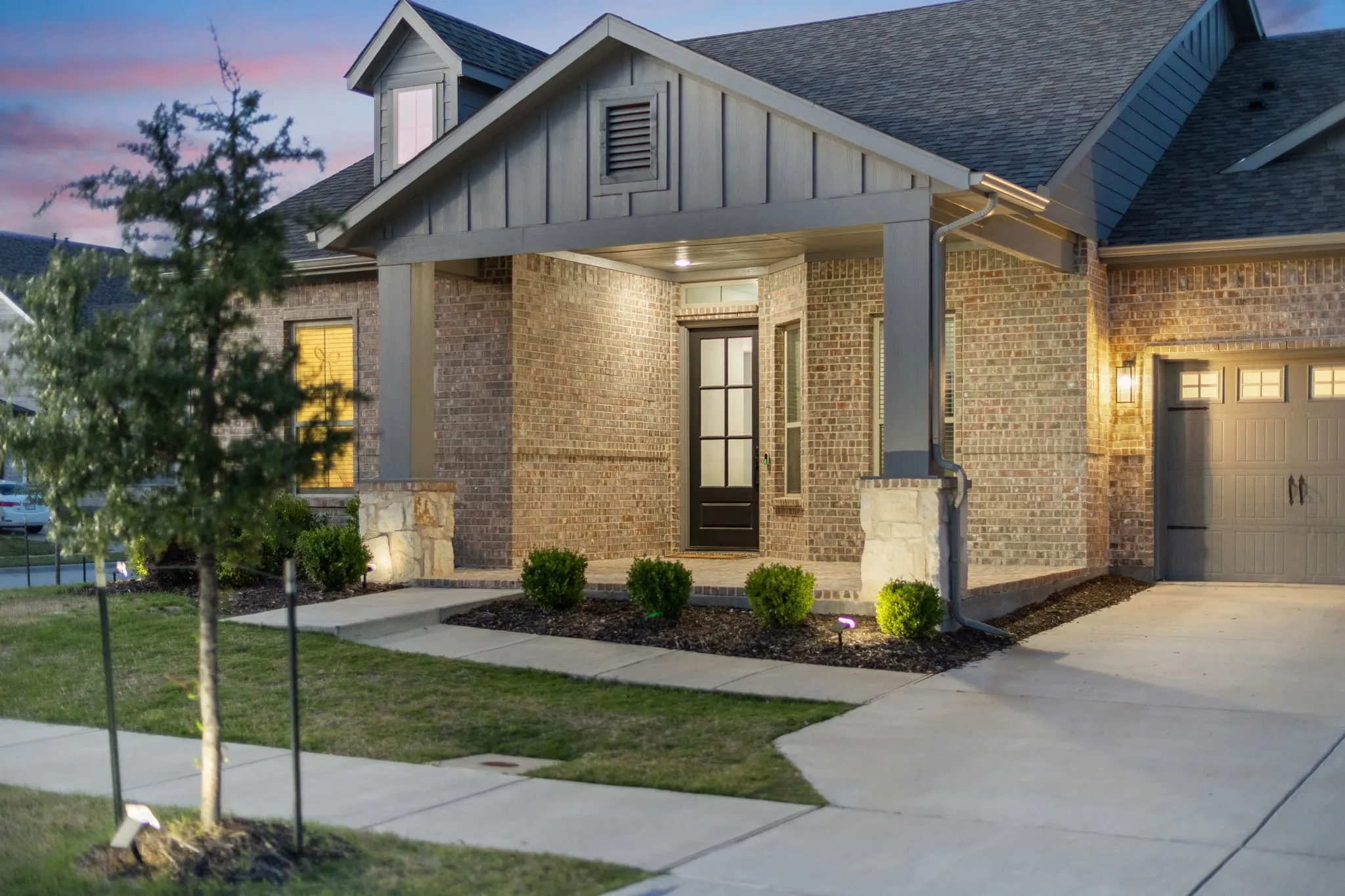 Single Family Residence For Sale in Dallas County , 8808 Royal Star Road, Rowlett, Texas 75089, 4 Bedroom, 3 Bathroom, 2 Garage spaces, 2,732 Sqft, built in 2022, mls#21246451, Real Estate Agent in Rowlett, Homes For Sale in Dallas county, Homes For Sale in Rowlett, Realtor in Rowlett Texas, Real Estate Brokerage Independent Realty Texas, Luminita Cordes Realtor
