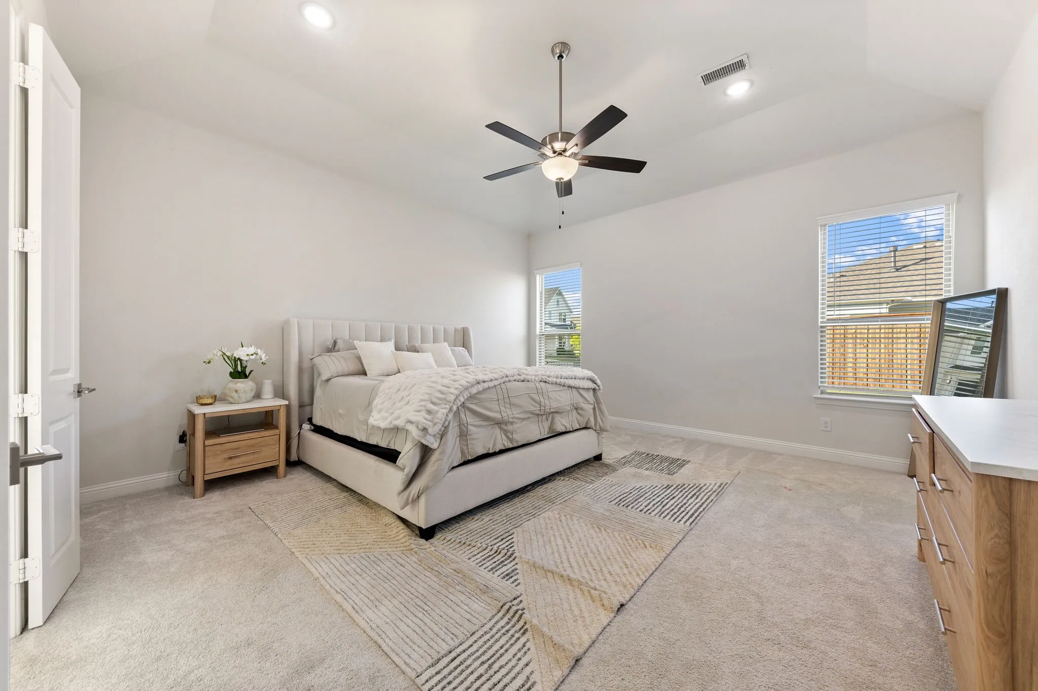 Single Family Residence For Sale in Dallas County , 8808 Royal Star Road, Rowlett, Texas 75089, 4 Bedroom, 3 Bathroom, 2 Garage spaces, 2,732 Sqft, built in 2022, mls#21246451, Real Estate Agent in Rowlett, Homes For Sale in Dallas county, Homes For Sale in Rowlett, Realtor in Rowlett Texas, Real Estate Brokerage Independent Realty Texas, Luminita Cordes Realtor