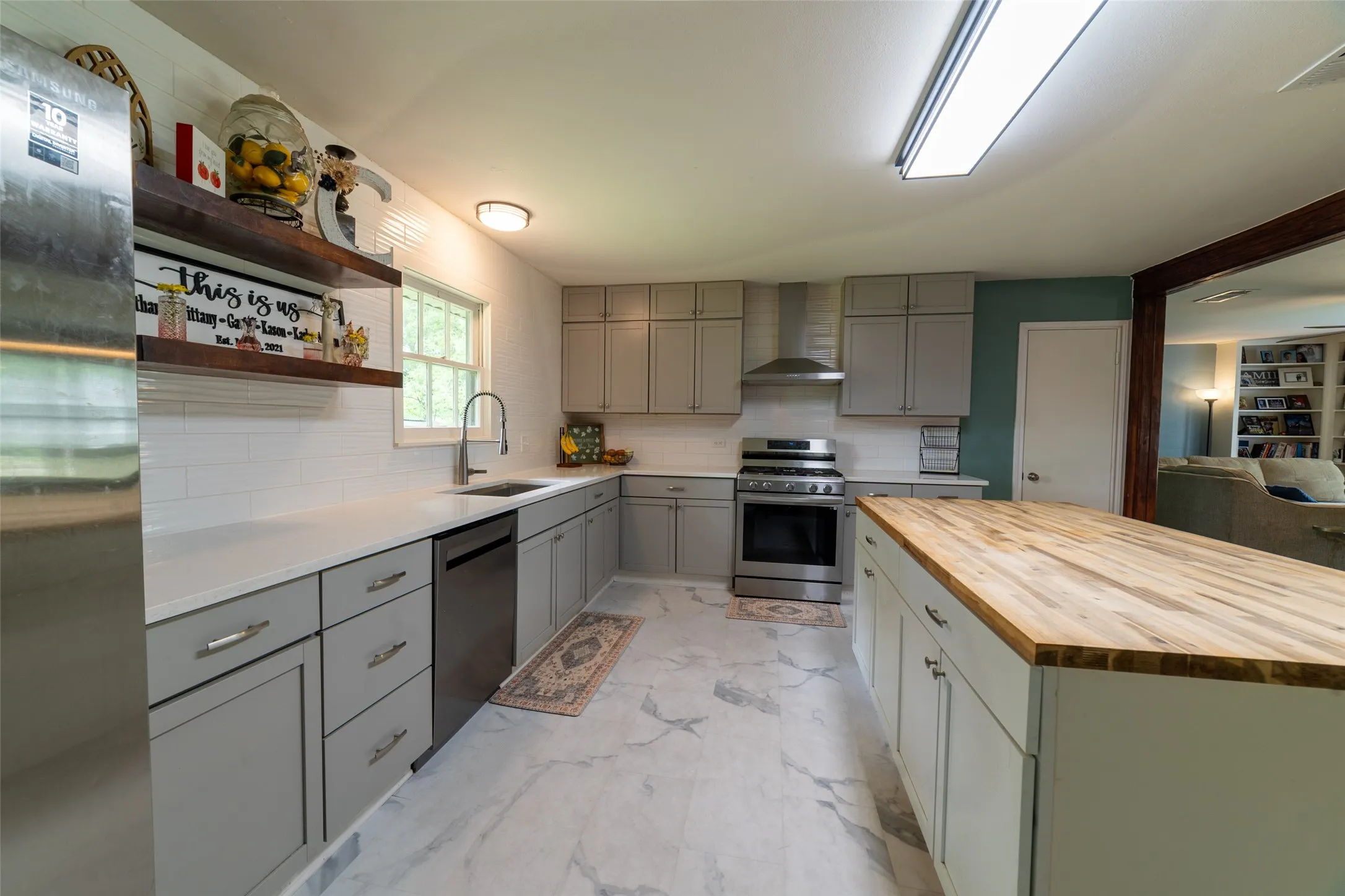 Single Family Residence For Sale in Titus County , 1211 Lamar Drive, Mt Pleasant, Texas 75455, 3 Bedroom, 2 Bathroom, 1 Garage spaces, 1,864 Sqft, built in 1959, Preowned, mls#21248974, Real Estate Agent in Mt Pleasant, Homes For Sale in Titus county, Homes For Sale in Mt Pleasant, Realtor in Mt Pleasant Texas, Real Estate Brokerage Independent Realty Texas, Luminita Cordes Realtor