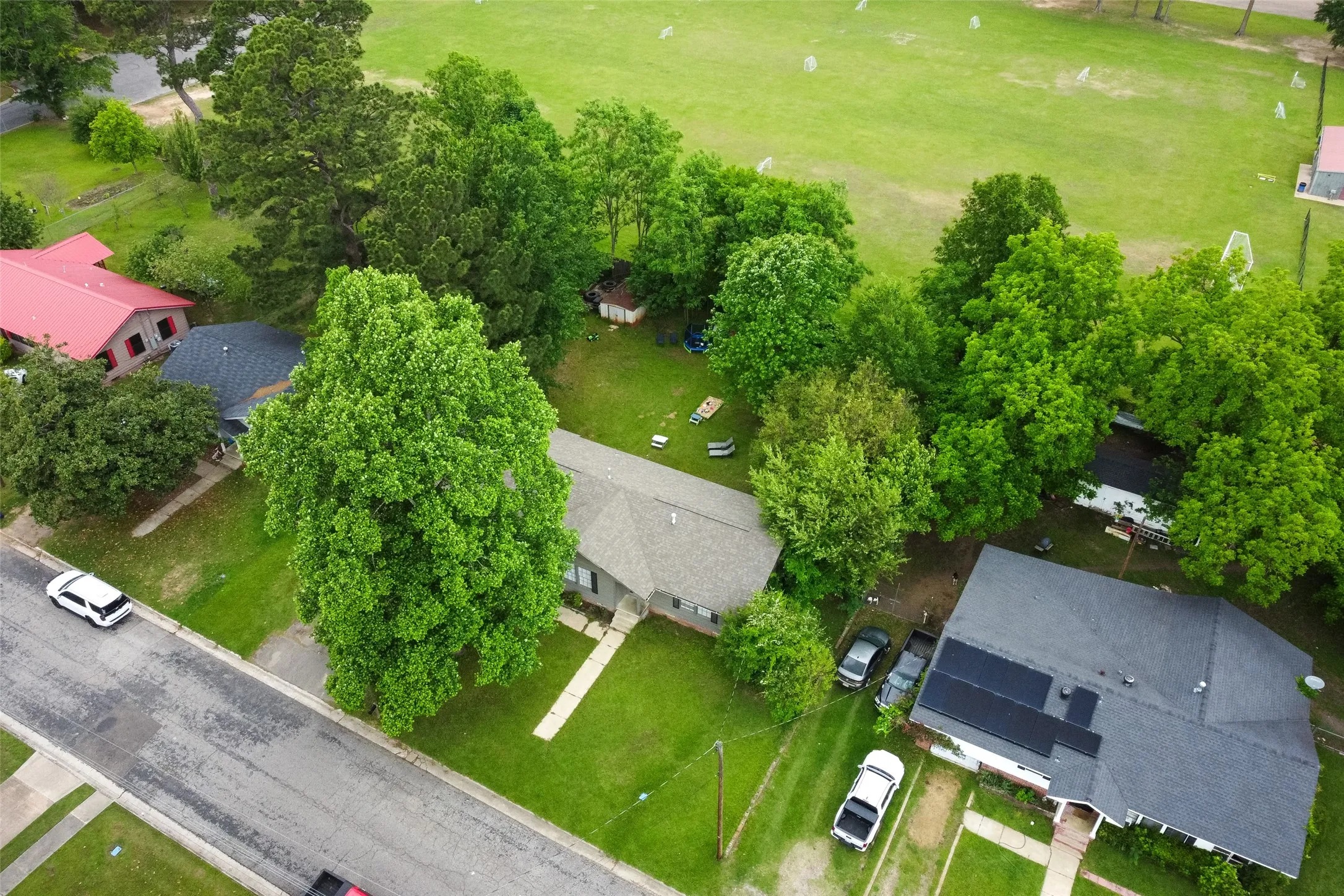 Single Family Residence For Sale in Titus County , 1211 Lamar Drive, Mt Pleasant, Texas 75455, 3 Bedroom, 2 Bathroom, 1 Garage spaces, 1,864 Sqft, built in 1959, Preowned, mls#21248974, Real Estate Agent in Mt Pleasant, Homes For Sale in Titus county, Homes For Sale in Mt Pleasant, Realtor in Mt Pleasant Texas, Real Estate Brokerage Independent Realty Texas, Luminita Cordes Realtor