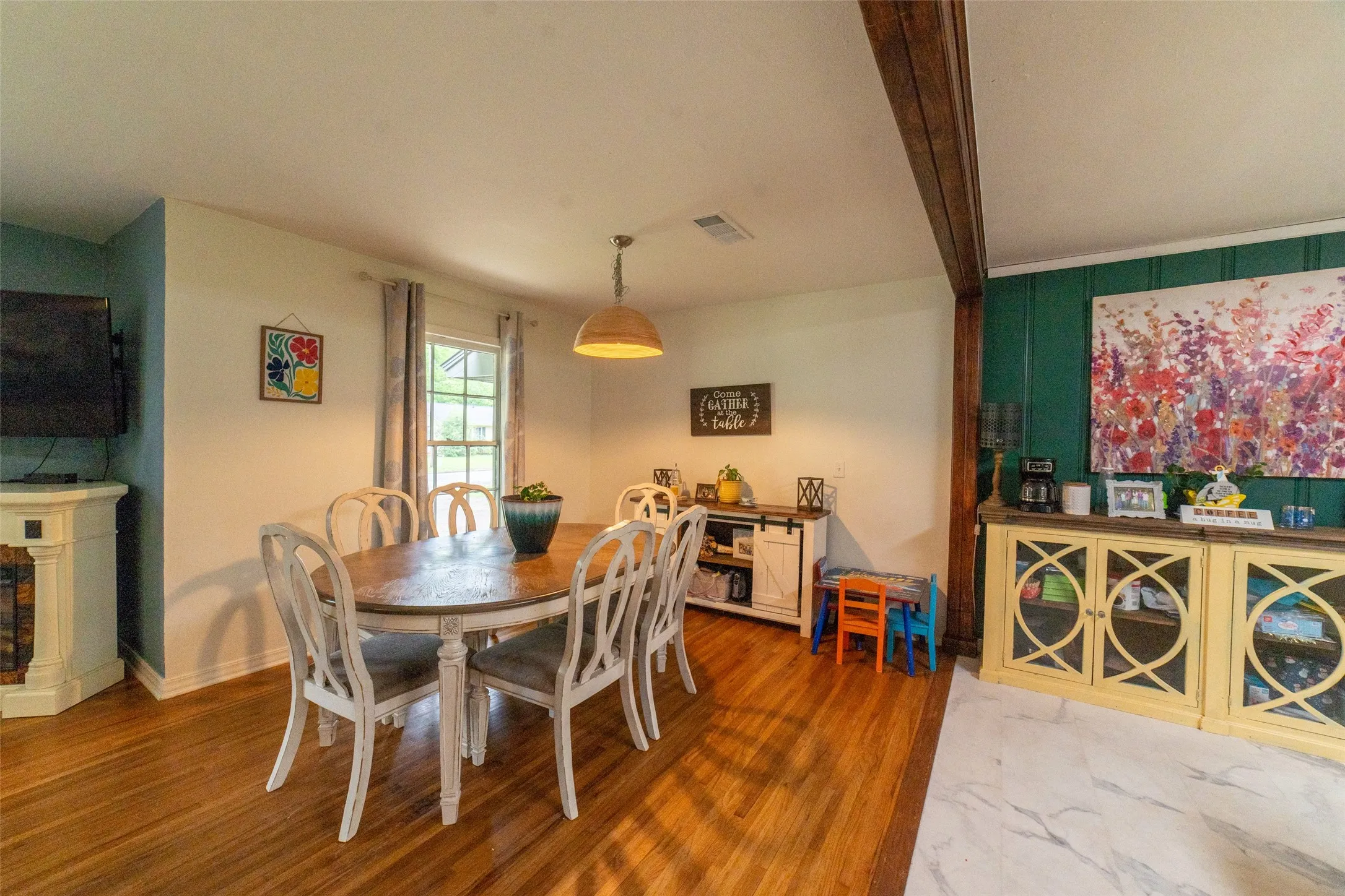 Single Family Residence For Sale in Titus County , 1211 Lamar Drive, Mt Pleasant, Texas 75455, 3 Bedroom, 2 Bathroom, 1 Garage spaces, 1,864 Sqft, built in 1959, Preowned, mls#21248974, Real Estate Agent in Mt Pleasant, Homes For Sale in Titus county, Homes For Sale in Mt Pleasant, Realtor in Mt Pleasant Texas, Real Estate Brokerage Independent Realty Texas, Luminita Cordes Realtor
