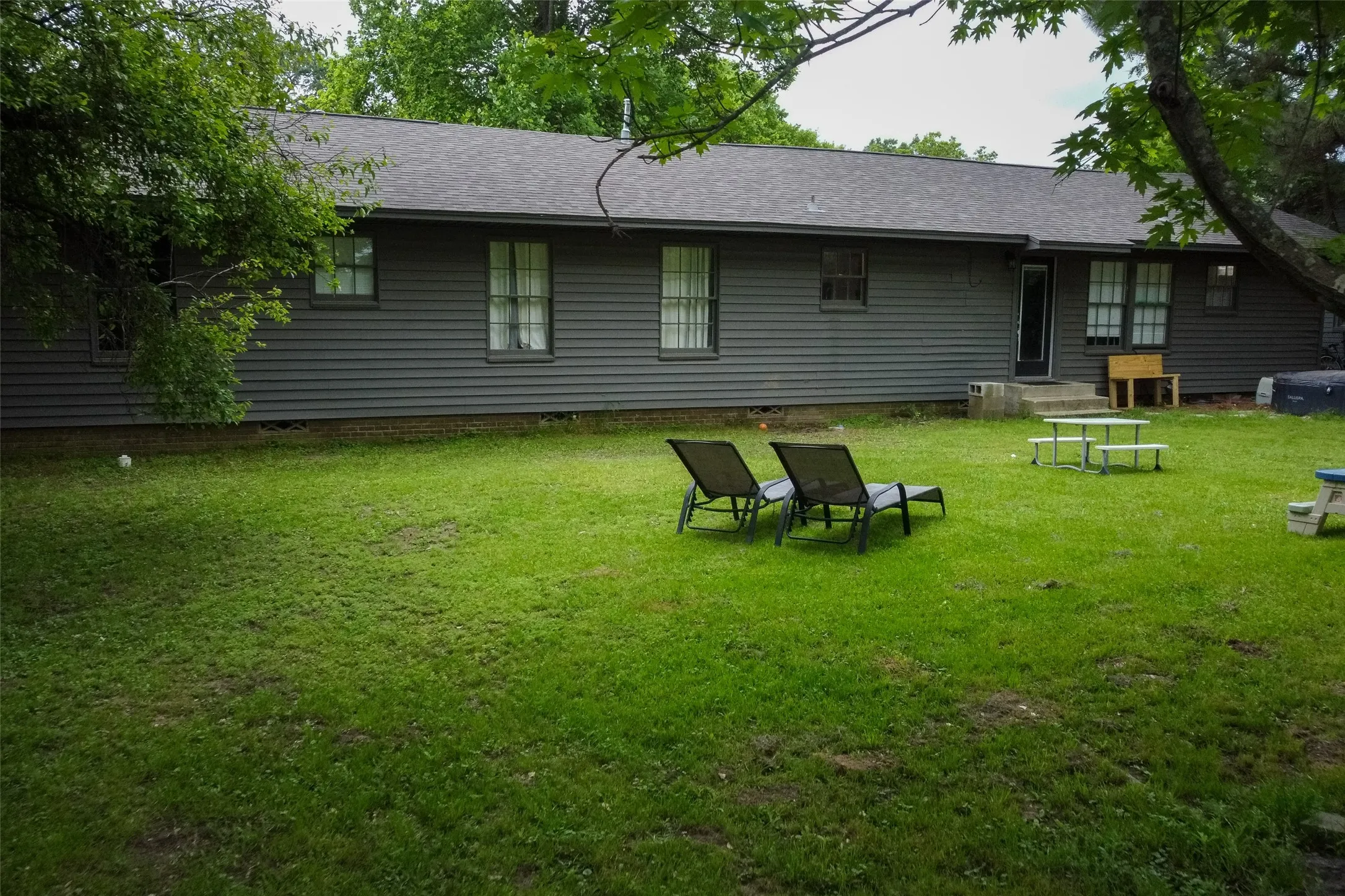 Single Family Residence For Sale in Titus County , 1211 Lamar Drive, Mt Pleasant, Texas 75455, 3 Bedroom, 2 Bathroom, 1 Garage spaces, 1,864 Sqft, built in 1959, Preowned, mls#21248974, Real Estate Agent in Mt Pleasant, Homes For Sale in Titus county, Homes For Sale in Mt Pleasant, Realtor in Mt Pleasant Texas, Real Estate Brokerage Independent Realty Texas, Luminita Cordes Realtor