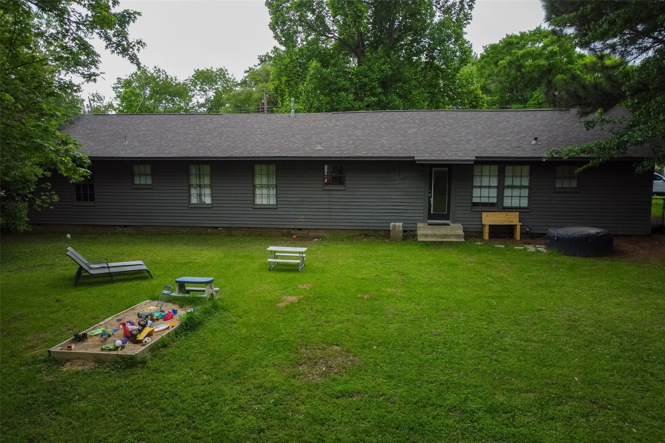 Single Family Residence For Sale in Titus County , 1211 Lamar Drive, Mt Pleasant, Texas 75455, 3 Bedroom, 2 Bathroom, 1 Garage spaces, 1,864 Sqft, built in 1959, Preowned, mls#21248974, Real Estate Agent in Mt Pleasant, Homes For Sale in Titus county, Homes For Sale in Mt Pleasant, Realtor in Mt Pleasant Texas, Real Estate Brokerage Independent Realty Texas, Luminita Cordes Realtor