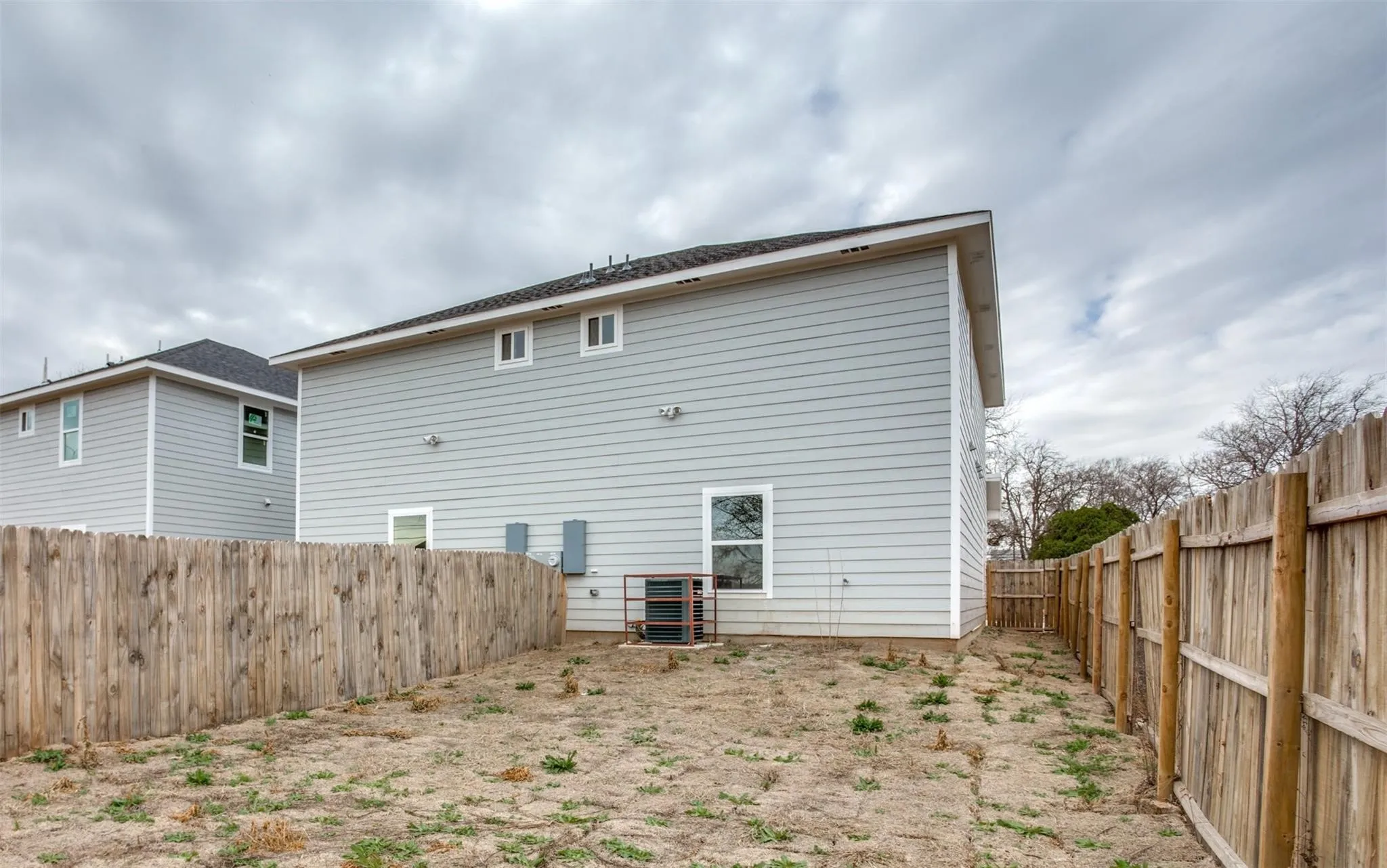 Duplex For Sale in Tarrant County , 1609 Daniel Street, Fort Worth, Texas 76104, 6 Bedroom, 6 Bathroom, 2 Garage spaces, 2,740 Sqft, built in 2022, Preowned, mls#21248330, Real Estate Agent in Fort Worth, Homes For Sale in Tarrant county, Homes For Sale in Fort Worth, Realtor in Fort Worth Texas, Real Estate Brokerage Independent Realty Texas, Luminita Cordes Realtor