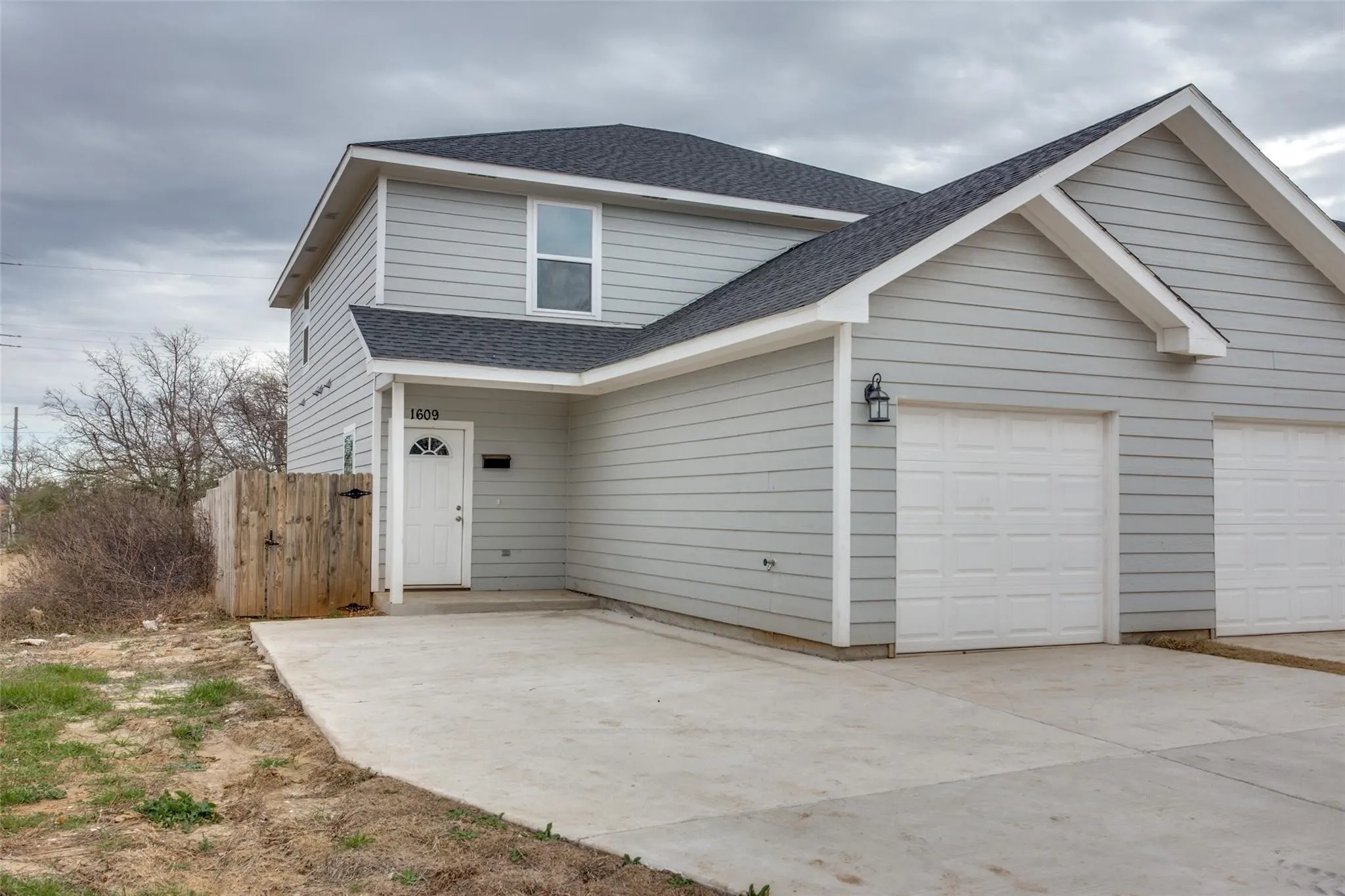 Duplex For Sale in Tarrant County , 1609 Daniel Street, Fort Worth, Texas 76104, 6 Bedroom, 6 Bathroom, 2 Garage spaces, 2,740 Sqft, built in 2022, Preowned, mls#21248330, Real Estate Agent in Fort Worth, Homes For Sale in Tarrant county, Homes For Sale in Fort Worth, Realtor in Fort Worth Texas, Real Estate Brokerage Independent Realty Texas, Luminita Cordes Realtor