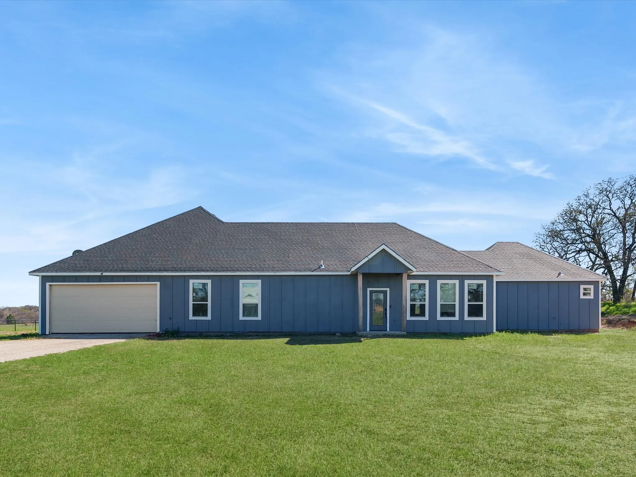 Single Family Residence For Sale in Wise County , 715 County Road 4599, Boyd, Texas 76023, 5 Bedroom, 3 Bathroom, 2 Garage spaces, 3,085 Sqft, built in 2023, mls#21208686, Real Estate Agent in Boyd, Homes For Sale in Wise county, Homes For Sale in Boyd, Realtor in Boyd Texas, Real Estate Brokerage Independent Realty Texas, Luminita Cordes Realtor