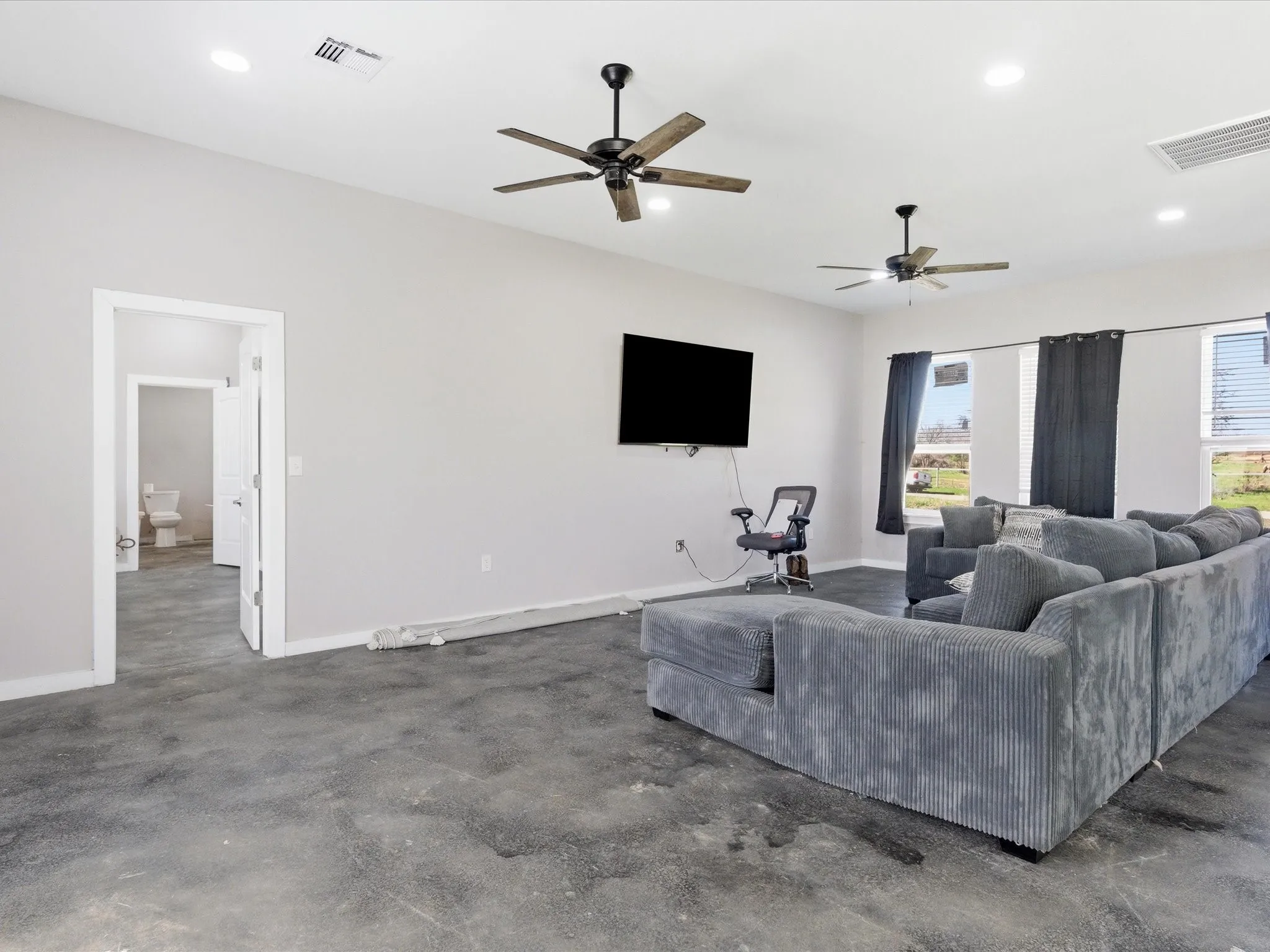 Single Family Residence For Sale in Wise County , 715 County Road 4599, Boyd, Texas 76023, 5 Bedroom, 3 Bathroom, 2 Garage spaces, 3,085 Sqft, built in 2023, mls#21208686, Real Estate Agent in Boyd, Homes For Sale in Wise county, Homes For Sale in Boyd, Realtor in Boyd Texas, Real Estate Brokerage Independent Realty Texas, Luminita Cordes Realtor