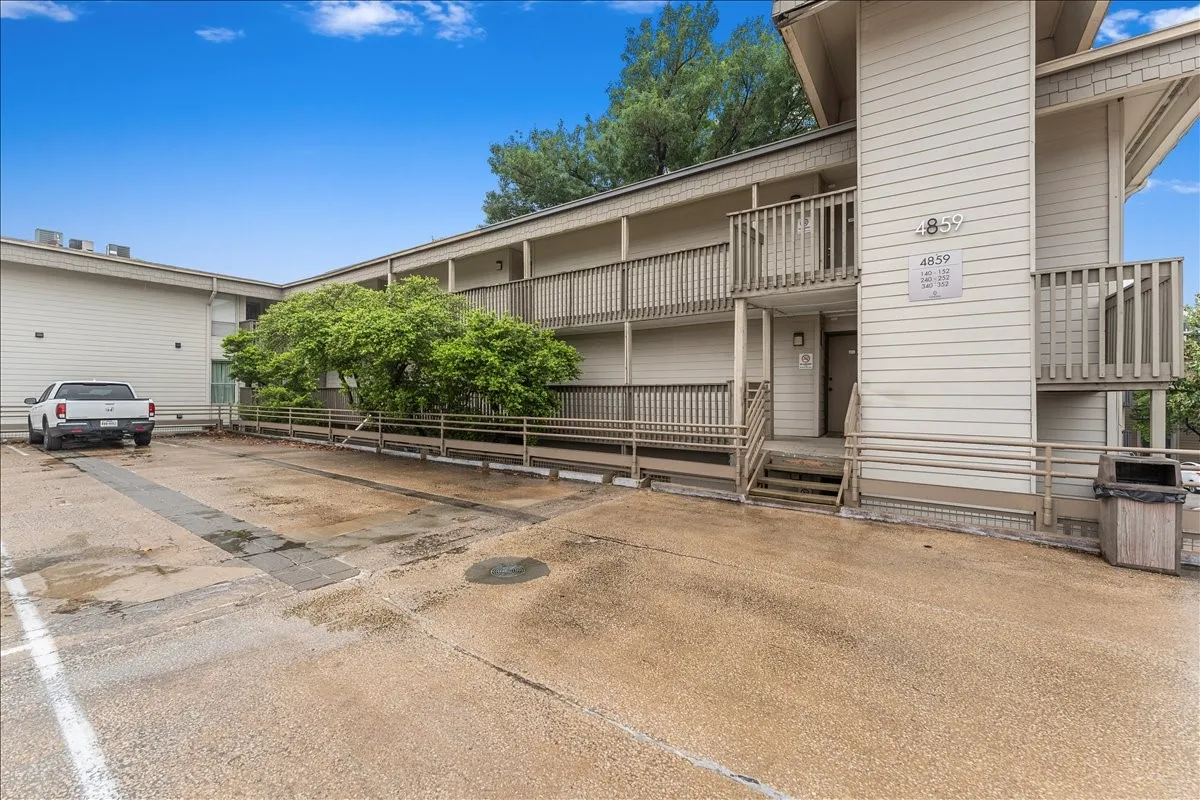 Condominium For Rent in Dallas County , 4859 Cedar Springs Road 241, Dallas, Texas 75219, 1 Bedroom, 1 Bathroom, 1 Garage spaces, 655 Sqft, built in 1970, Preowned, mls#21249114, Real Estate Agent in Dallas, Homes For Rent in Dallas county, Homes For Rent in Dallas, Realtor in Dallas Texas, Real Estate Brokerage Independent Realty Texas, Luminita Cordes Realtor