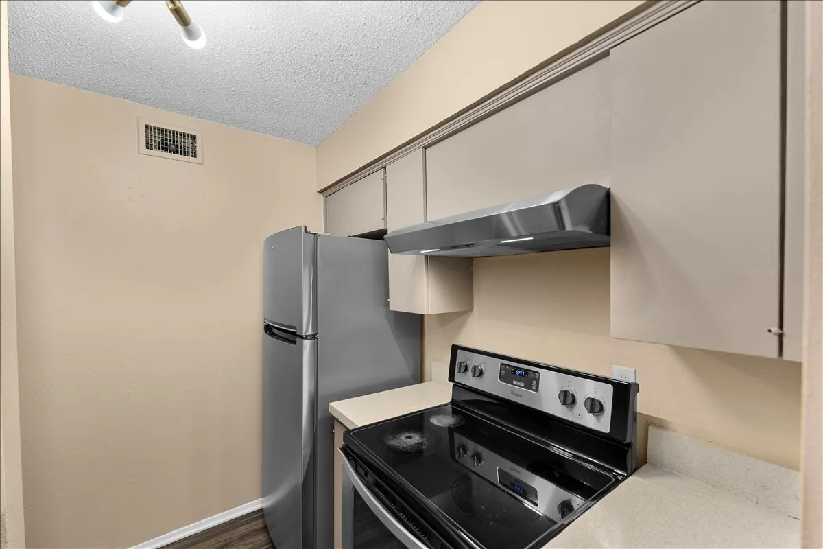Condominium For Rent in Dallas County , 4859 Cedar Springs Road 241, Dallas, Texas 75219, 1 Bedroom, 1 Bathroom, 1 Garage spaces, 655 Sqft, built in 1970, Preowned, mls#21249114, Real Estate Agent in Dallas, Homes For Rent in Dallas county, Homes For Rent in Dallas, Realtor in Dallas Texas, Real Estate Brokerage Independent Realty Texas, Luminita Cordes Realtor