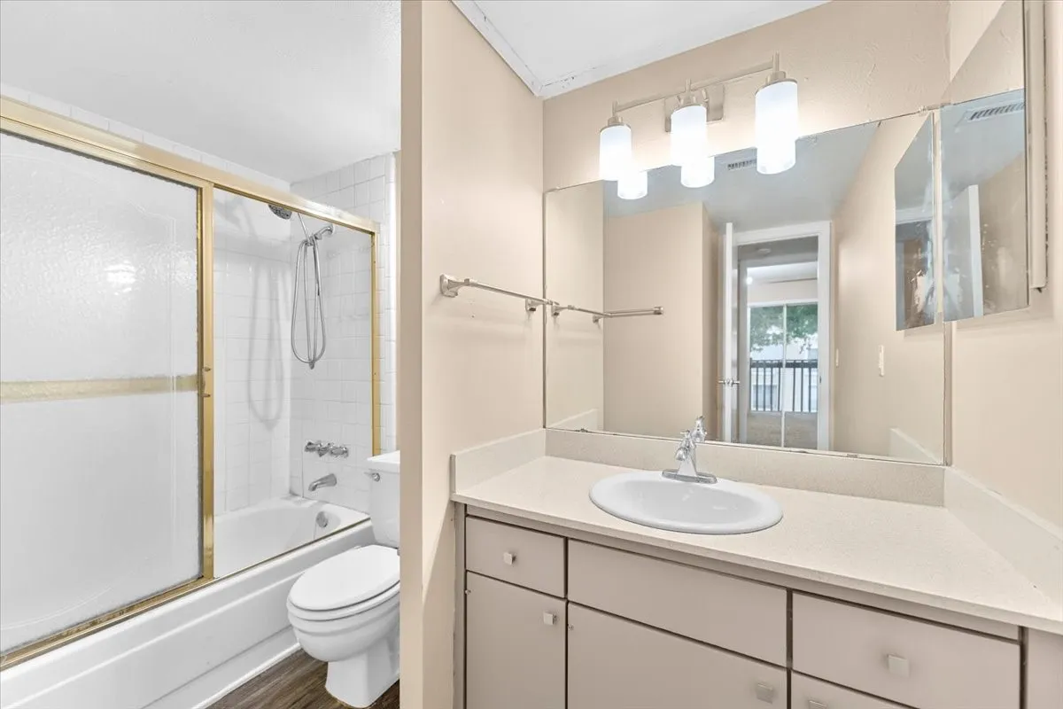 Condominium For Rent in Dallas County , 4859 Cedar Springs Road 241, Dallas, Texas 75219, 1 Bedroom, 1 Bathroom, 1 Garage spaces, 655 Sqft, built in 1970, Preowned, mls#21249114, Real Estate Agent in Dallas, Homes For Rent in Dallas county, Homes For Rent in Dallas, Realtor in Dallas Texas, Real Estate Brokerage Independent Realty Texas, Luminita Cordes Realtor