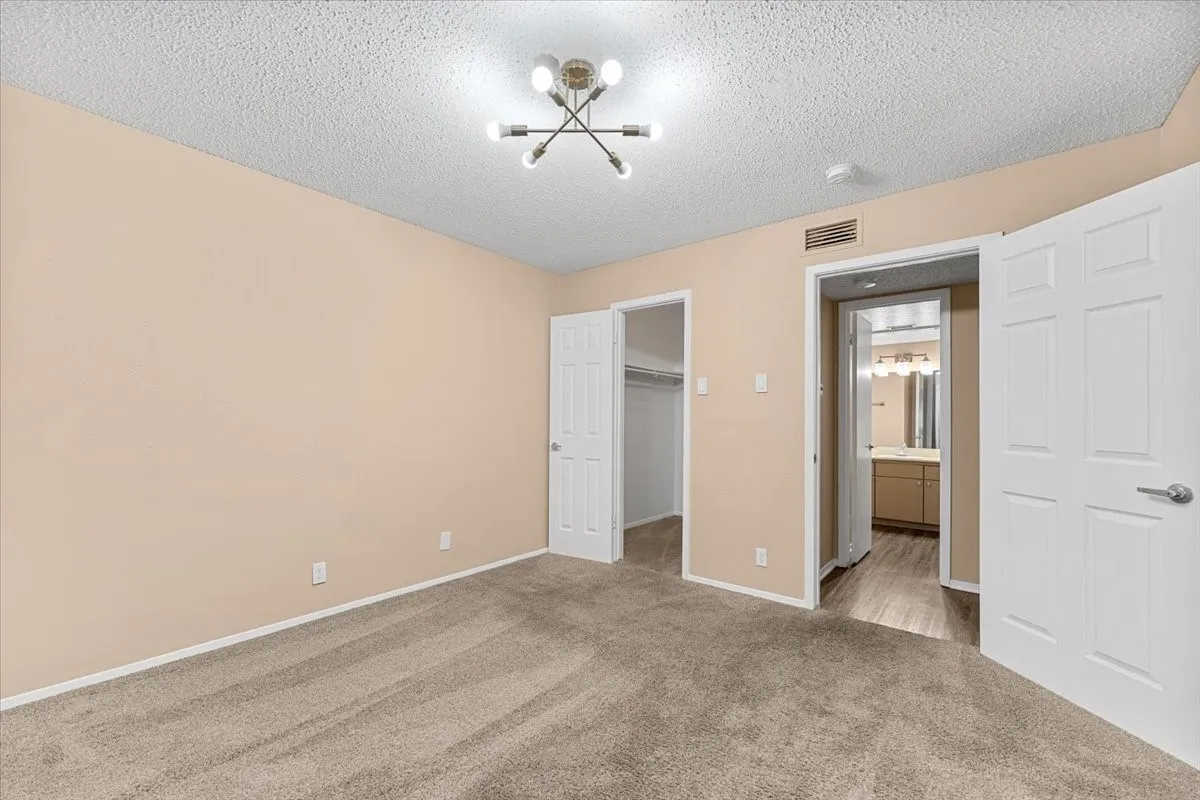 Condominium For Rent in Dallas County , 4859 Cedar Springs Road 241, Dallas, Texas 75219, 1 Bedroom, 1 Bathroom, 1 Garage spaces, 655 Sqft, built in 1970, Preowned, mls#21249114, Real Estate Agent in Dallas, Homes For Rent in Dallas county, Homes For Rent in Dallas, Realtor in Dallas Texas, Real Estate Brokerage Independent Realty Texas, Luminita Cordes Realtor