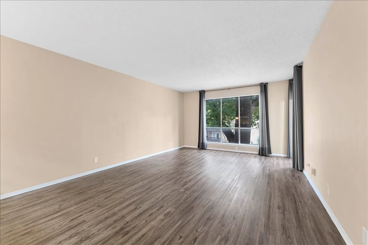 Condominium For Rent in Dallas County , 4859 Cedar Springs Road 241, Dallas, Texas 75219, 1 Bedroom, 1 Bathroom, 1 Garage spaces, 655 Sqft, built in 1970, Preowned, mls#21249114, Real Estate Agent in Dallas, Homes For Rent in Dallas county, Homes For Rent in Dallas, Realtor in Dallas Texas, Real Estate Brokerage Independent Realty Texas, Luminita Cordes Realtor