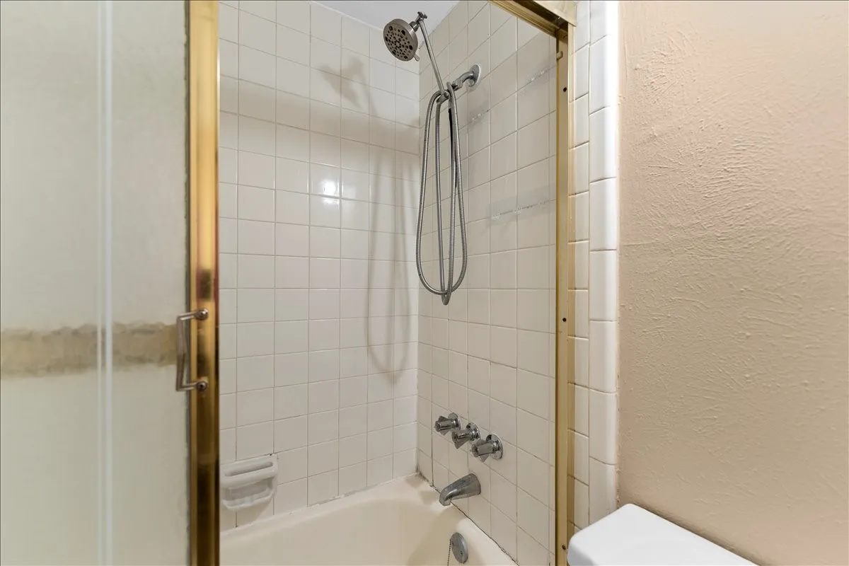 Condominium For Rent in Dallas County , 4859 Cedar Springs Road 241, Dallas, Texas 75219, 1 Bedroom, 1 Bathroom, 1 Garage spaces, 655 Sqft, built in 1970, Preowned, mls#21249114, Real Estate Agent in Dallas, Homes For Rent in Dallas county, Homes For Rent in Dallas, Realtor in Dallas Texas, Real Estate Brokerage Independent Realty Texas, Luminita Cordes Realtor