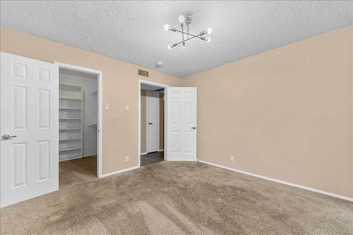 Condominium For Rent in Dallas County , 4859 Cedar Springs Road 241, Dallas, Texas 75219, 1 Bedroom, 1 Bathroom, 1 Garage spaces, 655 Sqft, built in 1970, Preowned, mls#21249114, Real Estate Agent in Dallas, Homes For Rent in Dallas county, Homes For Rent in Dallas, Realtor in Dallas Texas, Real Estate Brokerage Independent Realty Texas, Luminita Cordes Realtor
