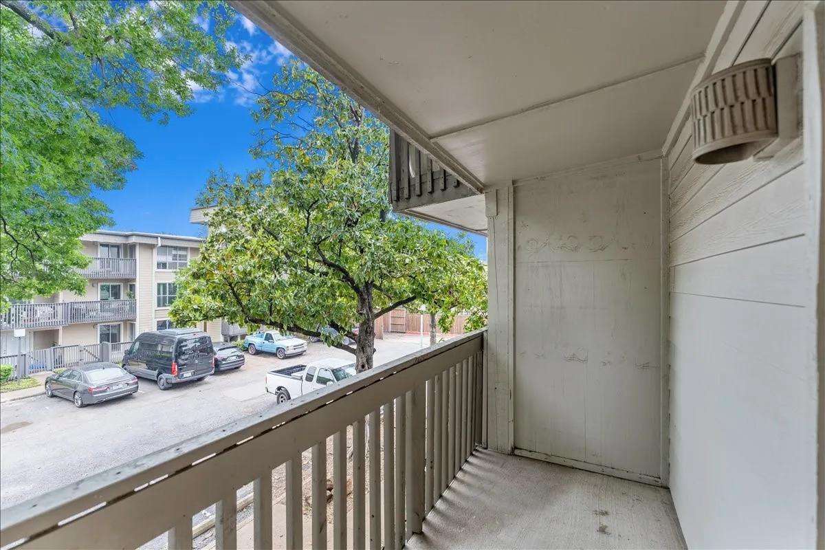 Condominium For Rent in Dallas County , 4859 Cedar Springs Road 241, Dallas, Texas 75219, 1 Bedroom, 1 Bathroom, 1 Garage spaces, 655 Sqft, built in 1970, Preowned, mls#21249114, Real Estate Agent in Dallas, Homes For Rent in Dallas county, Homes For Rent in Dallas, Realtor in Dallas Texas, Real Estate Brokerage Independent Realty Texas, Luminita Cordes Realtor