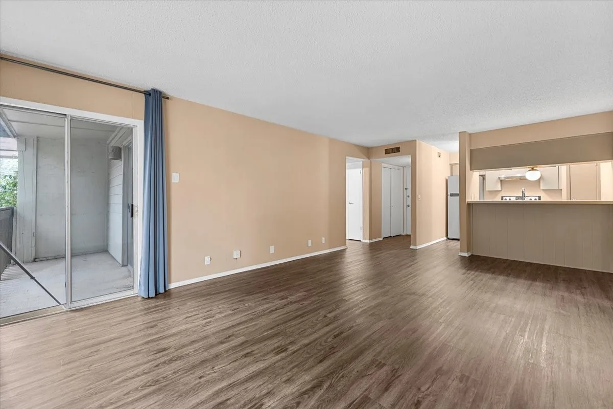 Condominium For Rent in Dallas County , 4859 Cedar Springs Road 241, Dallas, Texas 75219, 1 Bedroom, 1 Bathroom, 1 Garage spaces, 655 Sqft, built in 1970, Preowned, mls#21249114, Real Estate Agent in Dallas, Homes For Rent in Dallas county, Homes For Rent in Dallas, Realtor in Dallas Texas, Real Estate Brokerage Independent Realty Texas, Luminita Cordes Realtor