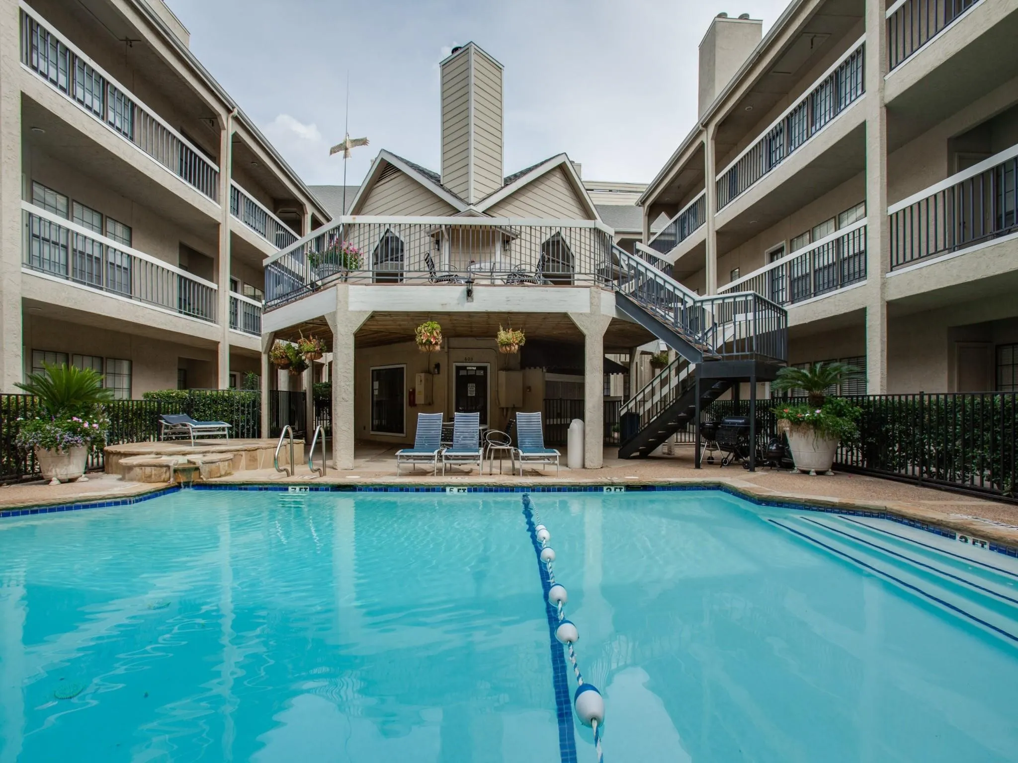 Condominium For Rent in Dallas County , 4800 W Lovers Lane 512, Dallas, Texas 75209, 2 Bedroom, 2 Bathroom, Garage spaces, 874 Sqft, built in 1984, Preowned, mls#21249029, Real Estate Agent in Dallas, Homes For Rent in Dallas county, Homes For Rent in Dallas, Realtor in Dallas Texas, Real Estate Brokerage Independent Realty Texas, Luminita Cordes Realtor