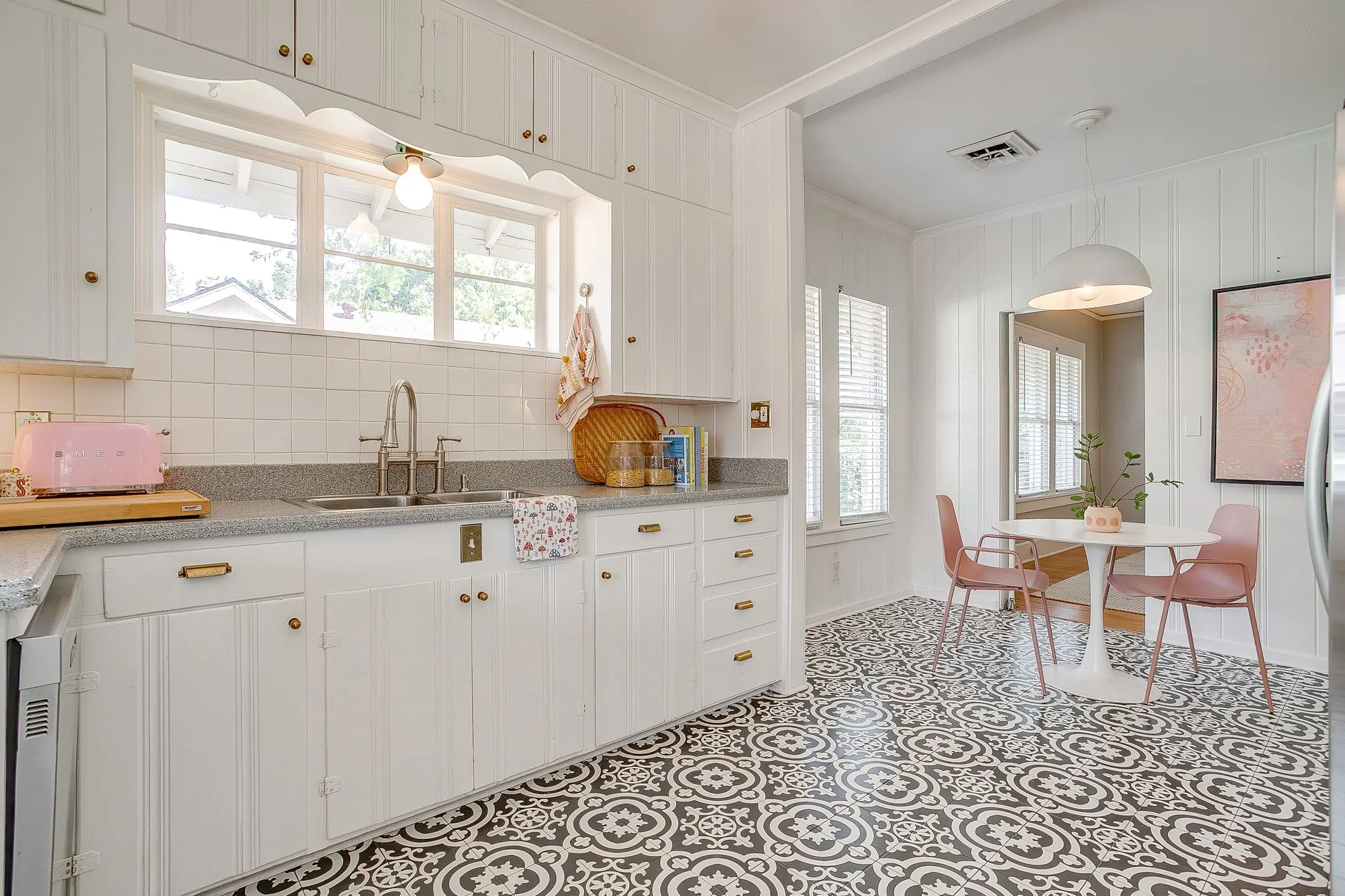 Single Family Residence For Rent in Tarrant County , 2718 Cockrell Avenue, Fort Worth, Texas 76109, 3 Bedrooms, 2 Bathrooms, Garage spaces, 1,756 Sqft, built in 1926, Price $3,800, mls#21249149, Real Estate Agent in Fort Worth, Homes For Rent in Tarrant county, Homes For Rent in Fort Worth, Realtor in Fort Worth Texas, Real Estate Brokerage Independent Realty Texas, Luminita Cordes Realtor