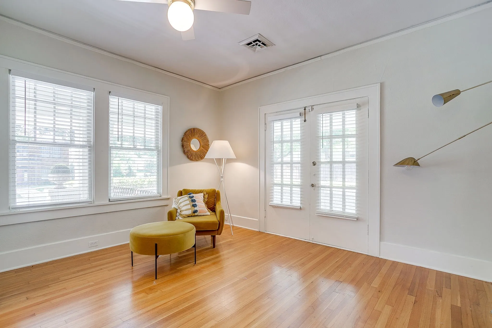 Single Family Residence For Rent in Tarrant County , 2718 Cockrell Avenue, Fort Worth, Texas 76109, 3 Bedrooms, 2 Bathrooms, Garage spaces, 1,756 Sqft, built in 1926, Price $3,800, mls#21249149, Real Estate Agent in Fort Worth, Homes For Rent in Tarrant county, Homes For Rent in Fort Worth, Realtor in Fort Worth Texas, Real Estate Brokerage Independent Realty Texas, Luminita Cordes Realtor