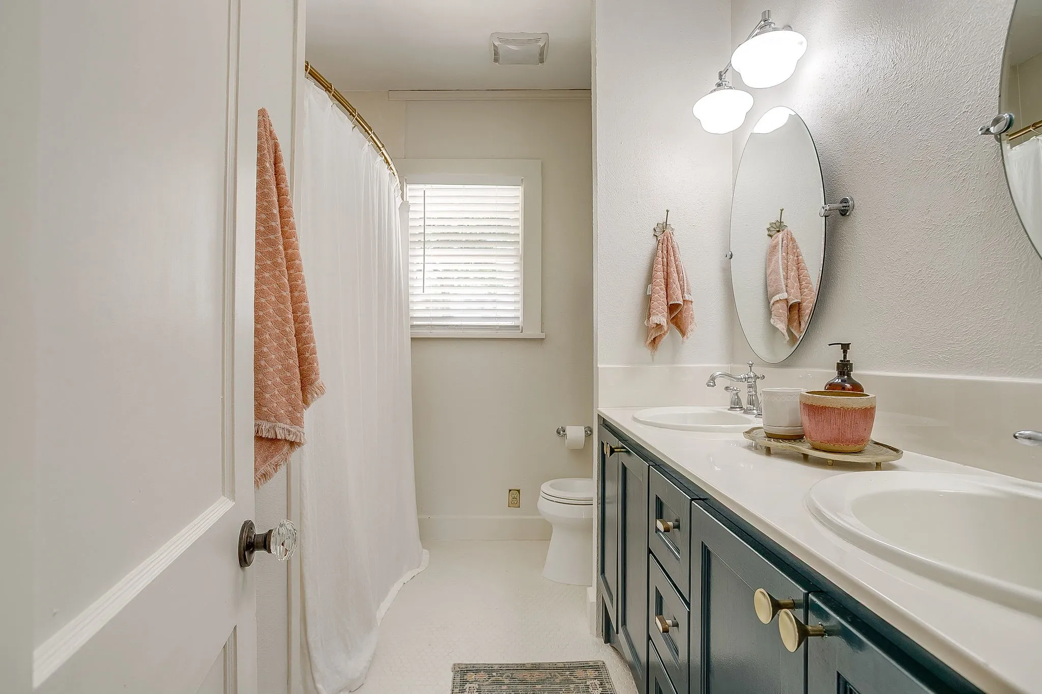 Single Family Residence For Rent in Tarrant County , 2718 Cockrell Avenue, Fort Worth, Texas 76109, 3 Bedrooms, 2 Bathrooms, Garage spaces, 1,756 Sqft, built in 1926, Price $3,800, mls#21249149, Real Estate Agent in Fort Worth, Homes For Rent in Tarrant county, Homes For Rent in Fort Worth, Realtor in Fort Worth Texas, Real Estate Brokerage Independent Realty Texas, Luminita Cordes Realtor
