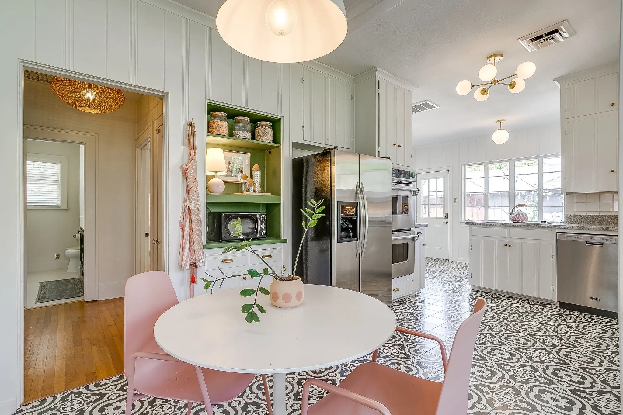 Single Family Residence For Rent in Tarrant County , 2718 Cockrell Avenue, Fort Worth, Texas 76109, 3 Bedrooms, 2 Bathrooms, Garage spaces, 1,756 Sqft, built in 1926, Price $3,800, mls#21249149, Real Estate Agent in Fort Worth, Homes For Rent in Tarrant county, Homes For Rent in Fort Worth, Realtor in Fort Worth Texas, Real Estate Brokerage Independent Realty Texas, Luminita Cordes Realtor
