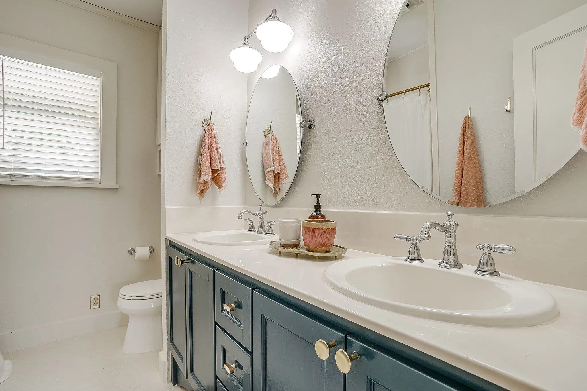 Single Family Residence For Rent in Tarrant County , 2718 Cockrell Avenue, Fort Worth, Texas 76109, 3 Bedrooms, 2 Bathrooms, Garage spaces, 1,756 Sqft, built in 1926, Price $3,800, mls#21249149, Real Estate Agent in Fort Worth, Homes For Rent in Tarrant county, Homes For Rent in Fort Worth, Realtor in Fort Worth Texas, Real Estate Brokerage Independent Realty Texas, Luminita Cordes Realtor