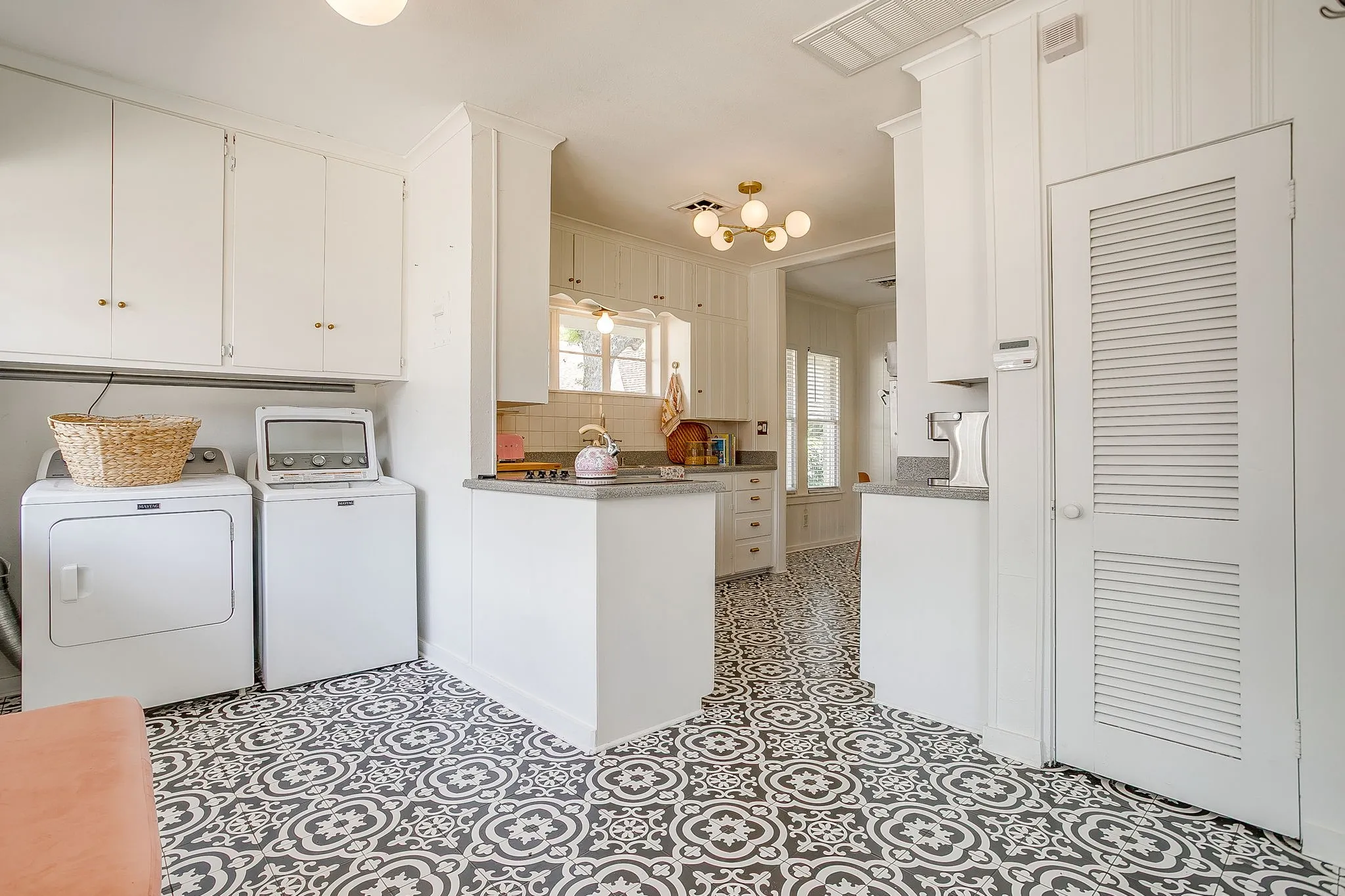 Single Family Residence For Rent in Tarrant County , 2718 Cockrell Avenue, Fort Worth, Texas 76109, 3 Bedrooms, 2 Bathrooms, Garage spaces, 1,756 Sqft, built in 1926, Price $3,800, mls#21249149, Real Estate Agent in Fort Worth, Homes For Rent in Tarrant county, Homes For Rent in Fort Worth, Realtor in Fort Worth Texas, Real Estate Brokerage Independent Realty Texas, Luminita Cordes Realtor