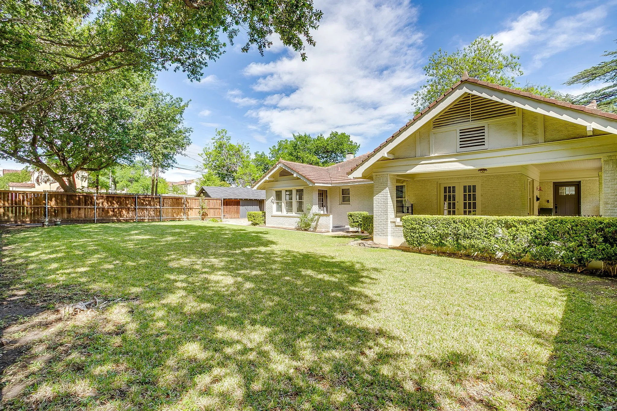 Single Family Residence For Rent in Tarrant County , 2718 Cockrell Avenue, Fort Worth, Texas 76109, 3 Bedrooms, 2 Bathrooms, Garage spaces, 1,756 Sqft, built in 1926, Price $3,800, mls#21249149, Real Estate Agent in Fort Worth, Homes For Rent in Tarrant county, Homes For Rent in Fort Worth, Realtor in Fort Worth Texas, Real Estate Brokerage Independent Realty Texas, Luminita Cordes Realtor