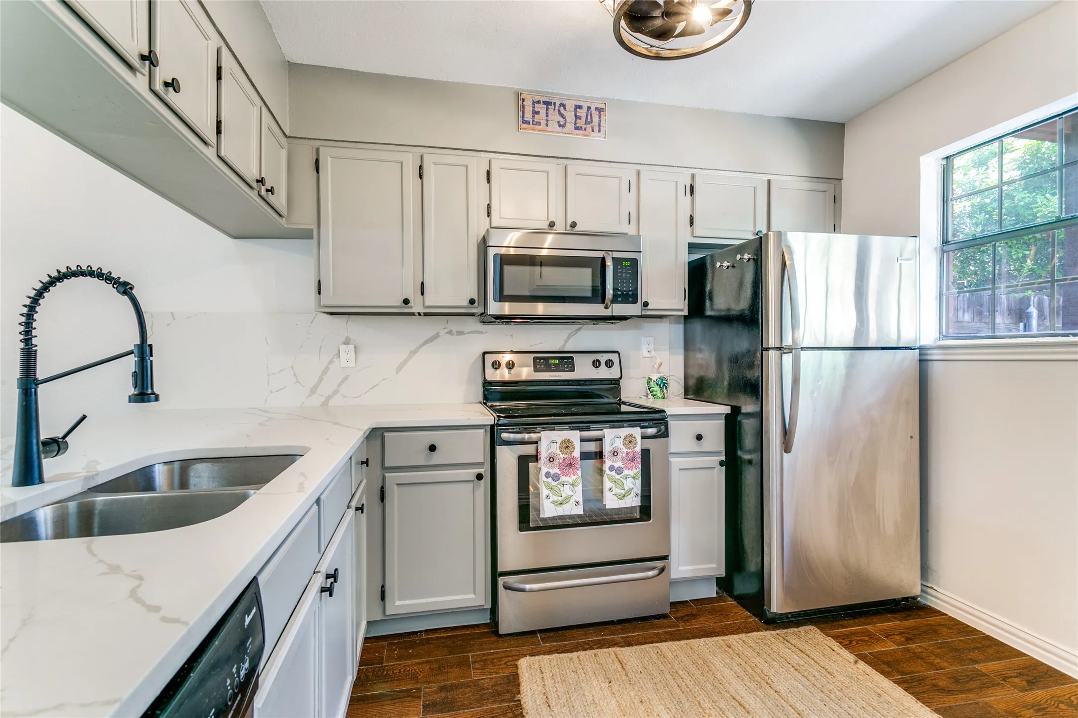 Condominium For Sale in Tarrant County , 1912 Shadowood Trail, Colleyville, Texas 76034, 2 Bedroom, 3 Bathroom, Garage spaces, 1,098 Sqft, built in 1984, Preowned, mls#21246608, Real Estate Agent in Colleyville, Homes For Sale in Tarrant county, Homes For Sale in Colleyville, Realtor in Colleyville Texas, Real Estate Brokerage Independent Realty Texas, Luminita Cordes Realtor
