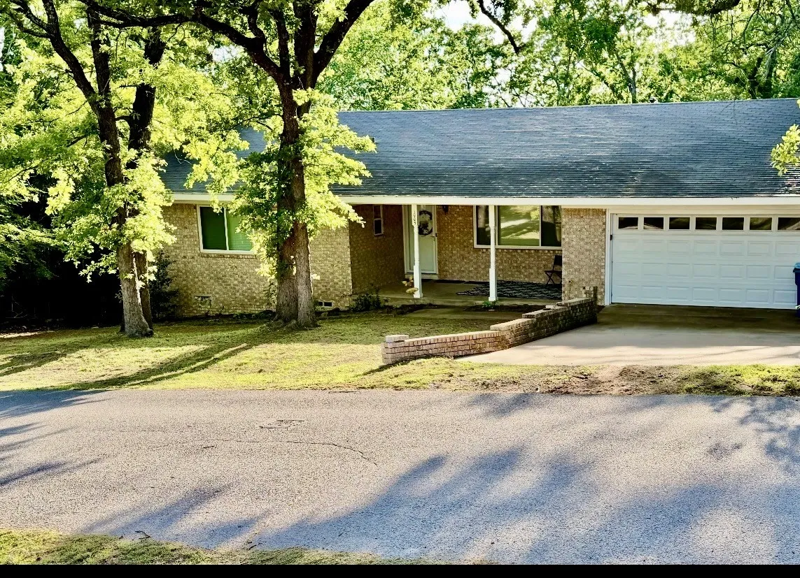 Single Family Residence For Sale in Grayson County , 1005 Balboa Street, Denison, Texas 75020, 4 Bedrooms, 3 Bathrooms, 2 Garage spaces, 2,373 Sqft, built in 1965, Preowned, Price $365,700, mls#21247019, Real Estate Agent in Denison, Homes For Sale in Grayson county, Homes For Sale in Denison, Realtor in Denison Texas, Real Estate Brokerage Independent Realty Texas, Luminita Cordes Realtor