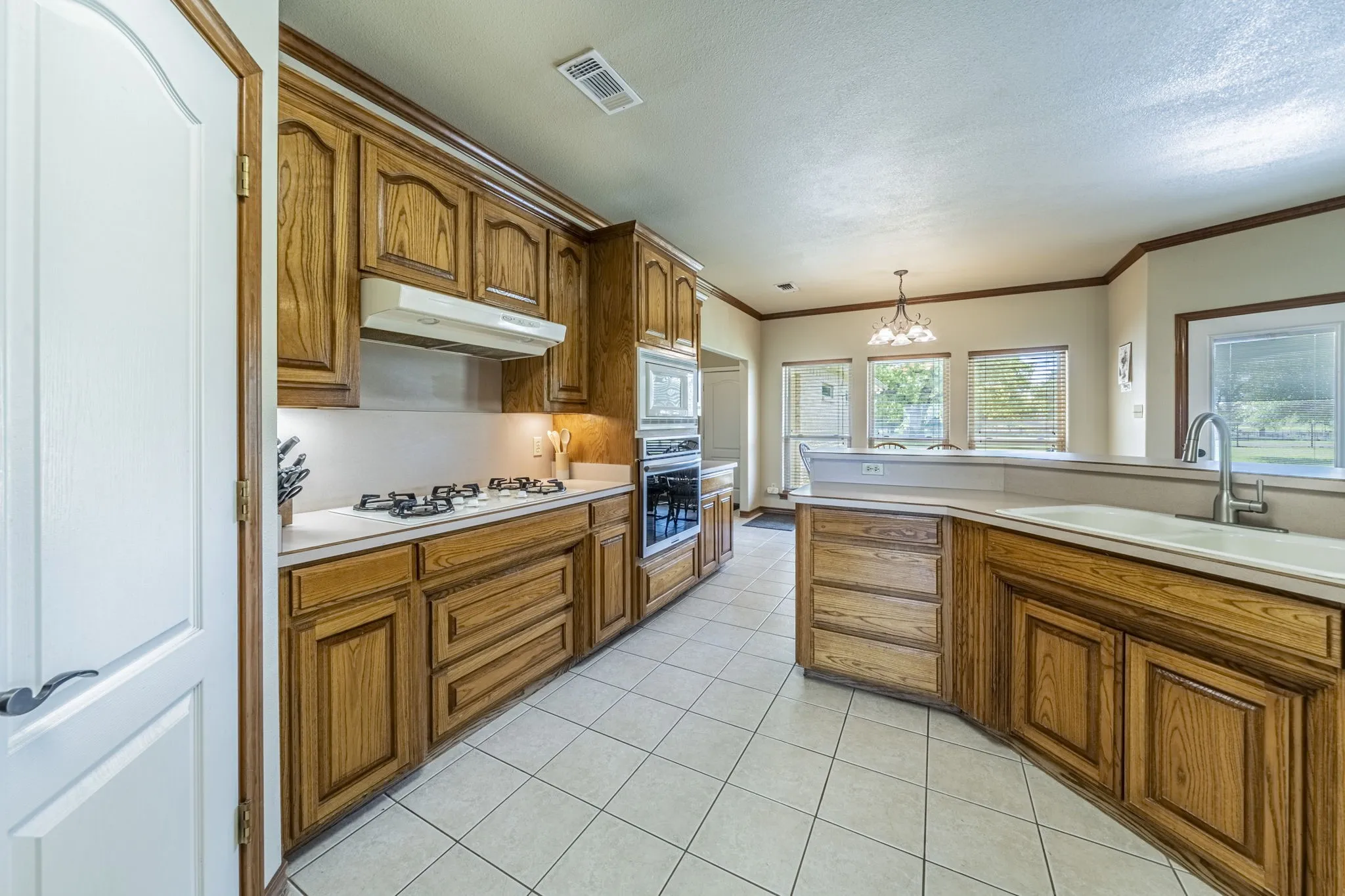 Farm For Sale in Parker County , 1502 N Fm 113, Weatherford, Texas 76088, 3 Bedroom, 3 Bathroom, 3 Garage spaces, 4,268 Sqft, built in 2004, Preowned, mls#21249197, Real Estate Agent in Weatherford, Homes For Sale in Parker county, Homes For Sale in Weatherford, Realtor in Weatherford Texas, Real Estate Brokerage Independent Realty Texas, Luminita Cordes Realtor