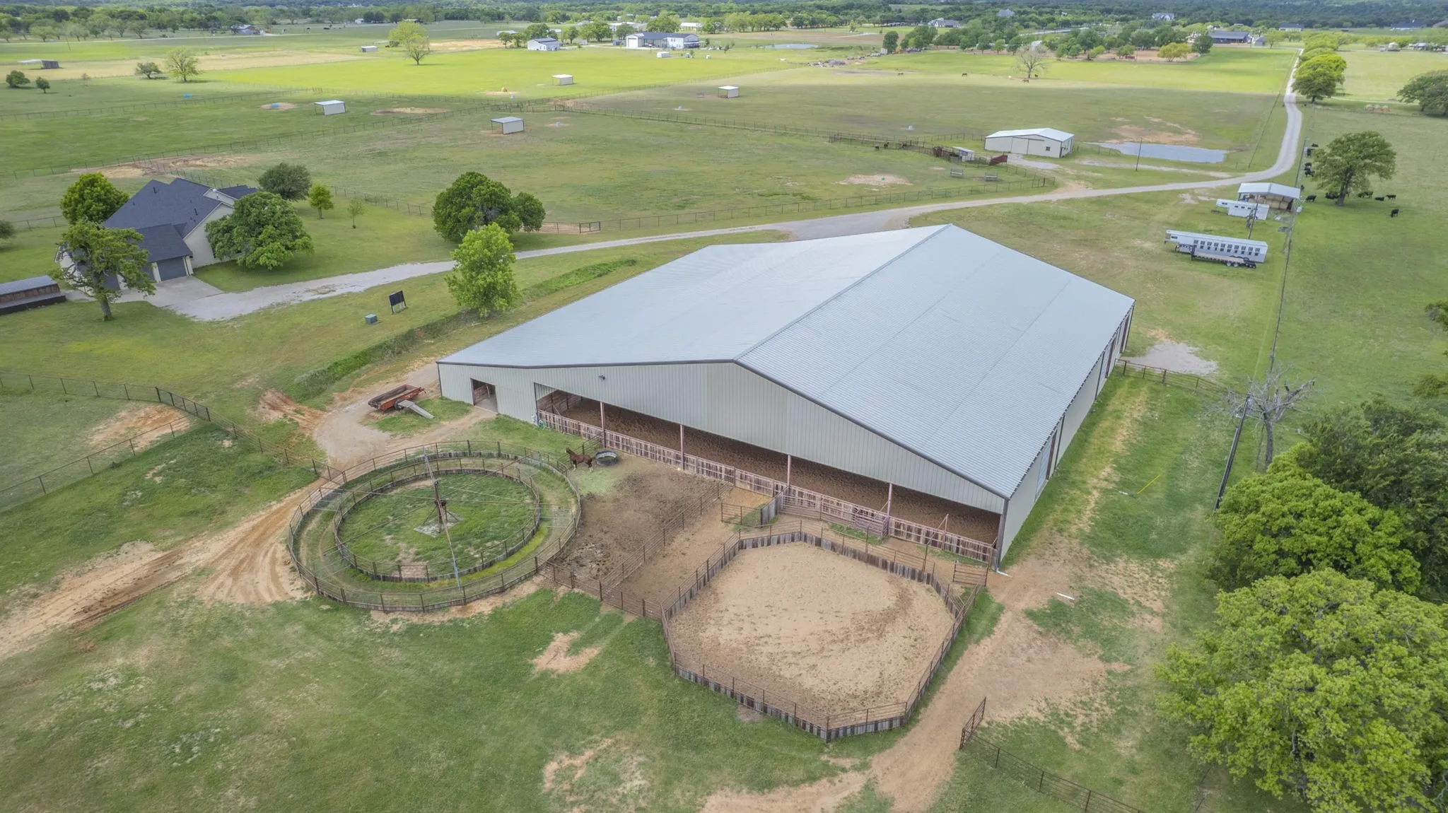 Farm For Sale in Parker County , 1502 N Fm 113, Weatherford, Texas 76088, 3 Bedroom, 3 Bathroom, 3 Garage spaces, 4,268 Sqft, built in 2004, Preowned, mls#21249197, Real Estate Agent in Weatherford, Homes For Sale in Parker county, Homes For Sale in Weatherford, Realtor in Weatherford Texas, Real Estate Brokerage Independent Realty Texas, Luminita Cordes Realtor