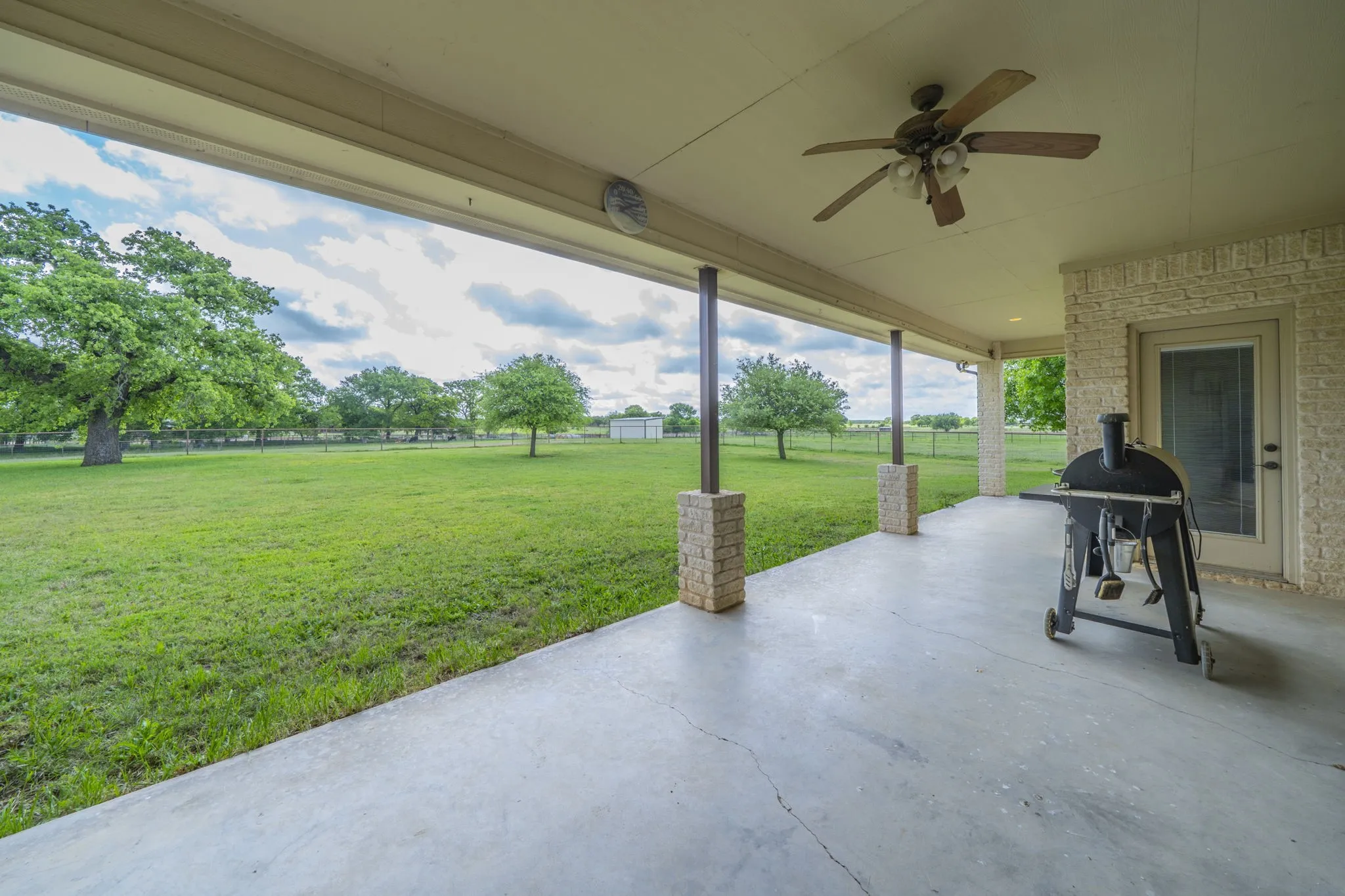 Farm For Sale in Parker County , 1502 N Fm 113, Weatherford, Texas 76088, 3 Bedroom, 3 Bathroom, 3 Garage spaces, 4,268 Sqft, built in 2004, Preowned, mls#21249197, Real Estate Agent in Weatherford, Homes For Sale in Parker county, Homes For Sale in Weatherford, Realtor in Weatherford Texas, Real Estate Brokerage Independent Realty Texas, Luminita Cordes Realtor